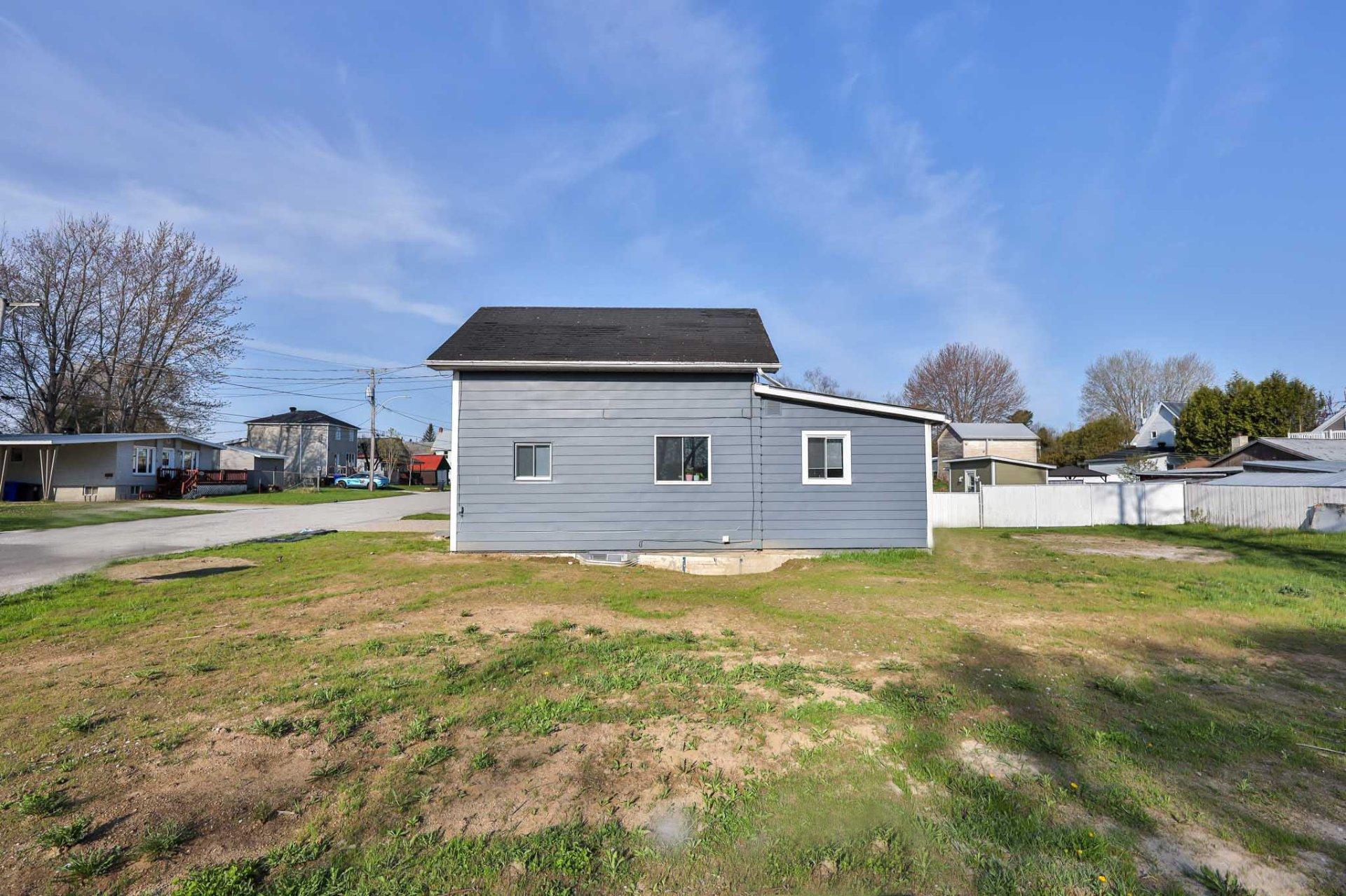 









492


Rue Ste-Anne

,
Maniwaki,




QC
J9E1J7

