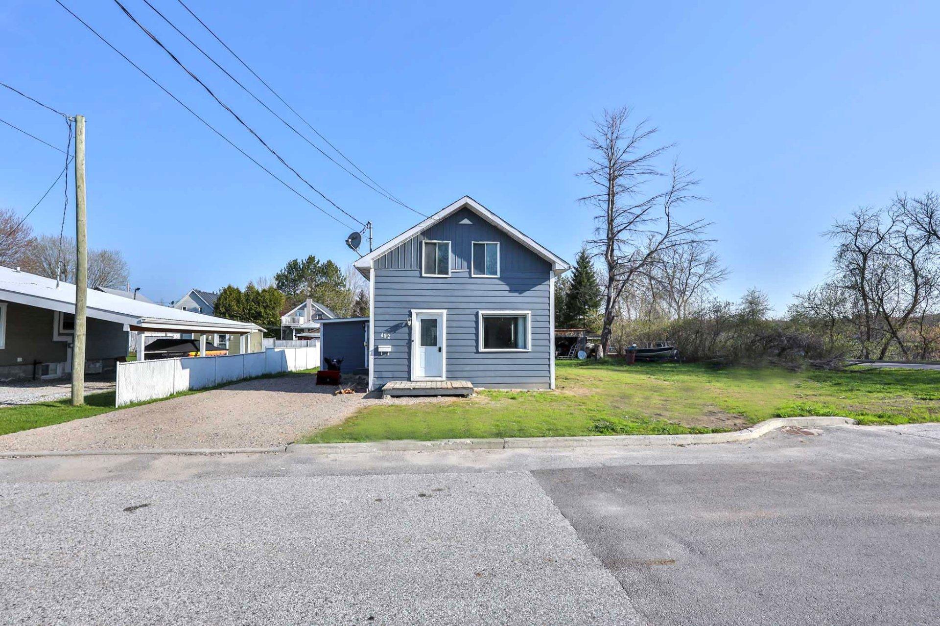 









492


Rue Ste-Anne

,
Maniwaki,




QC
J9E1J7

