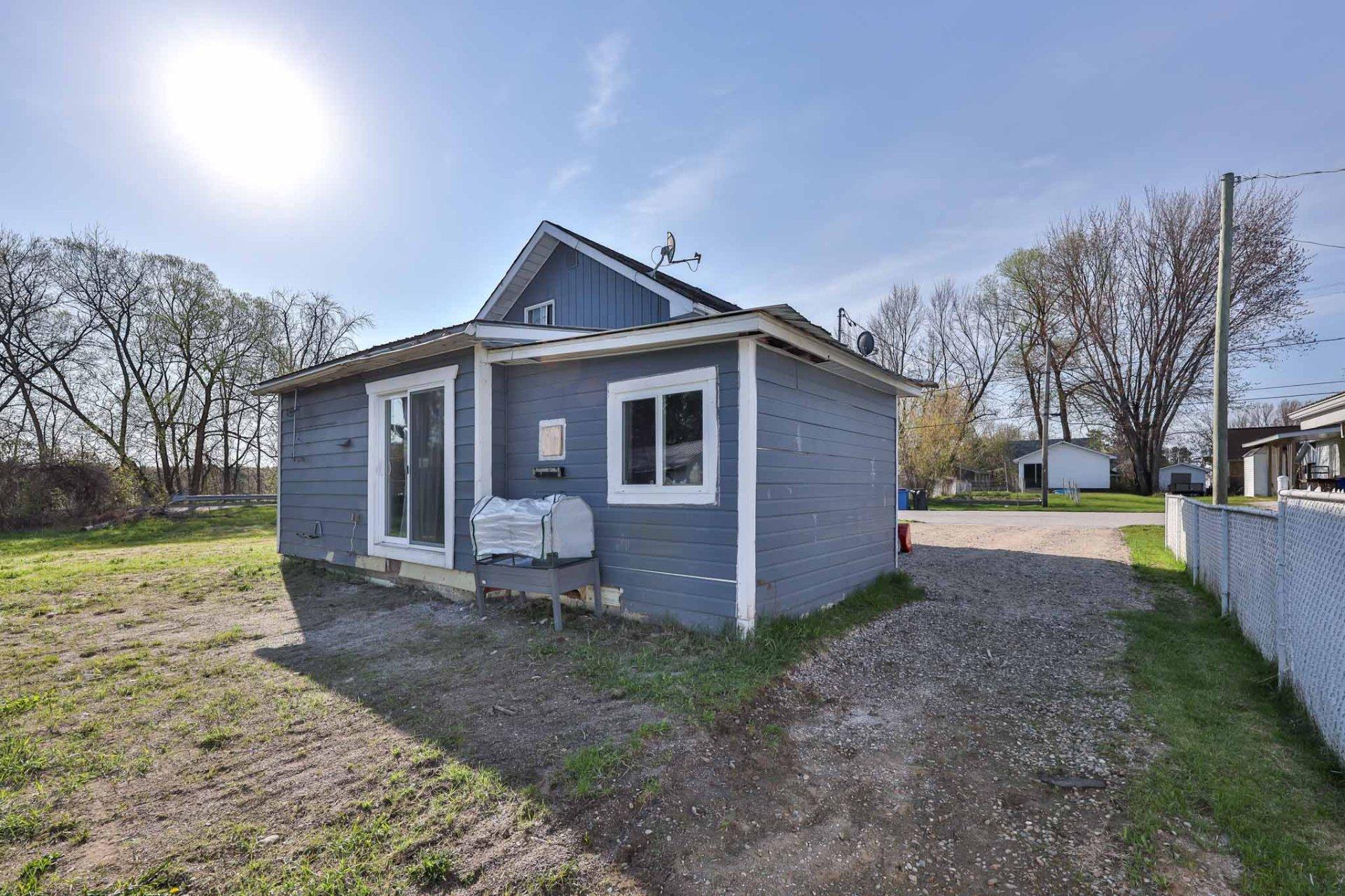 









492


Rue Ste-Anne

,
Maniwaki,




QC
J9E1J7

