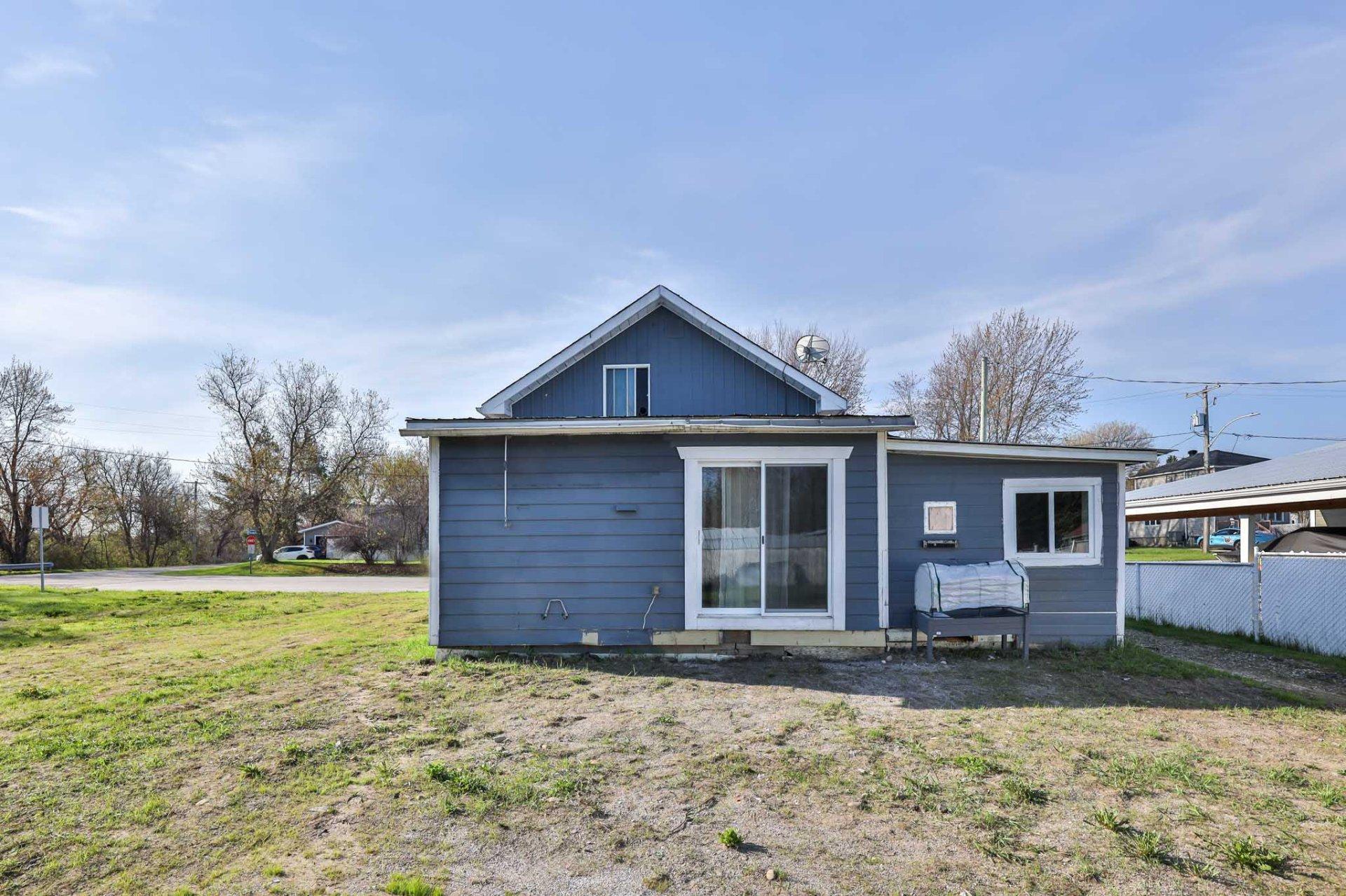 









492


Rue Ste-Anne

,
Maniwaki,




QC
J9E1J7


