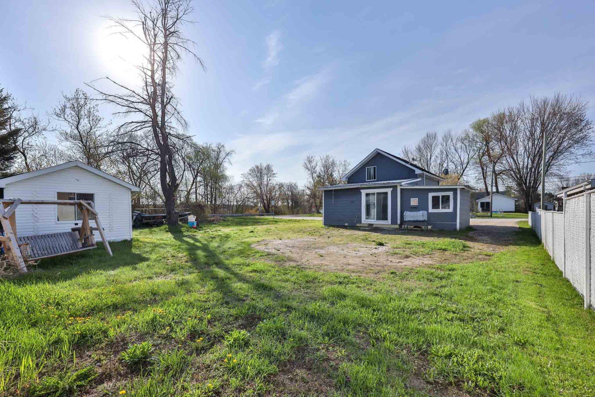 









492


Rue Ste-Anne

,
Maniwaki,




QC
J9E1J7

