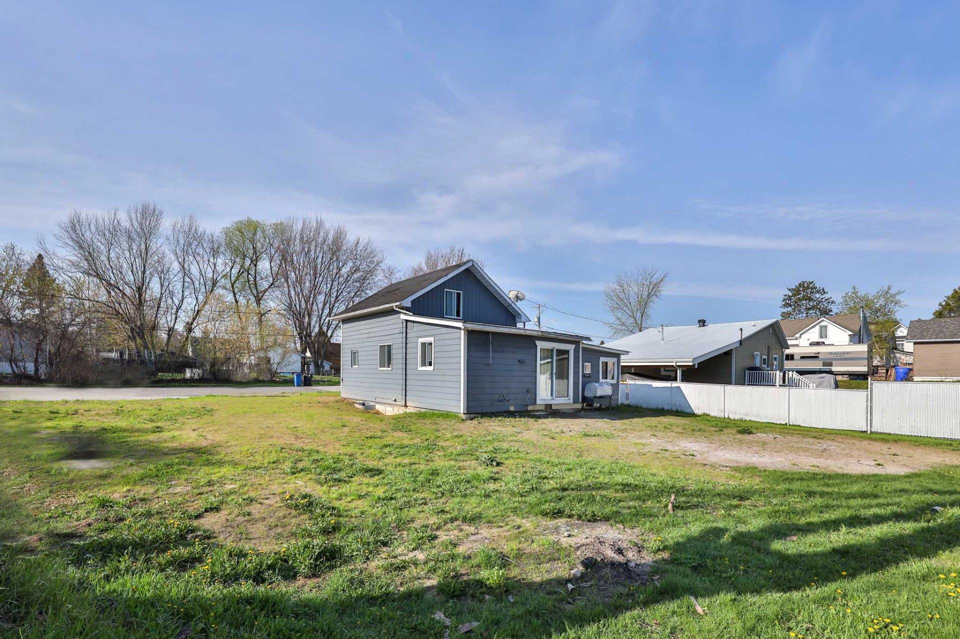 









492


Rue Ste-Anne

,
Maniwaki,




QC
J9E1J7

