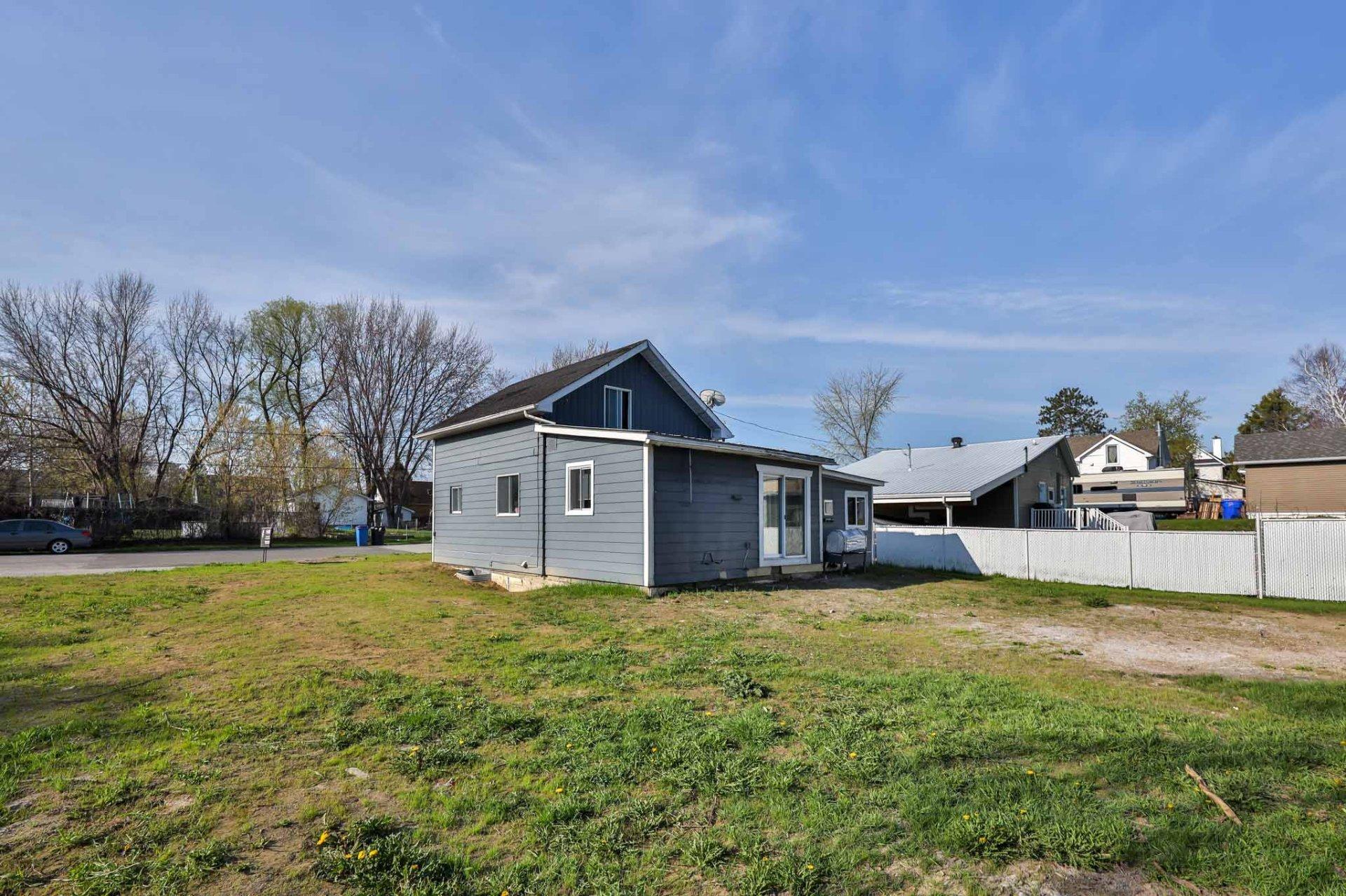 









492


Rue Ste-Anne

,
Maniwaki,




QC
J9E1J7

