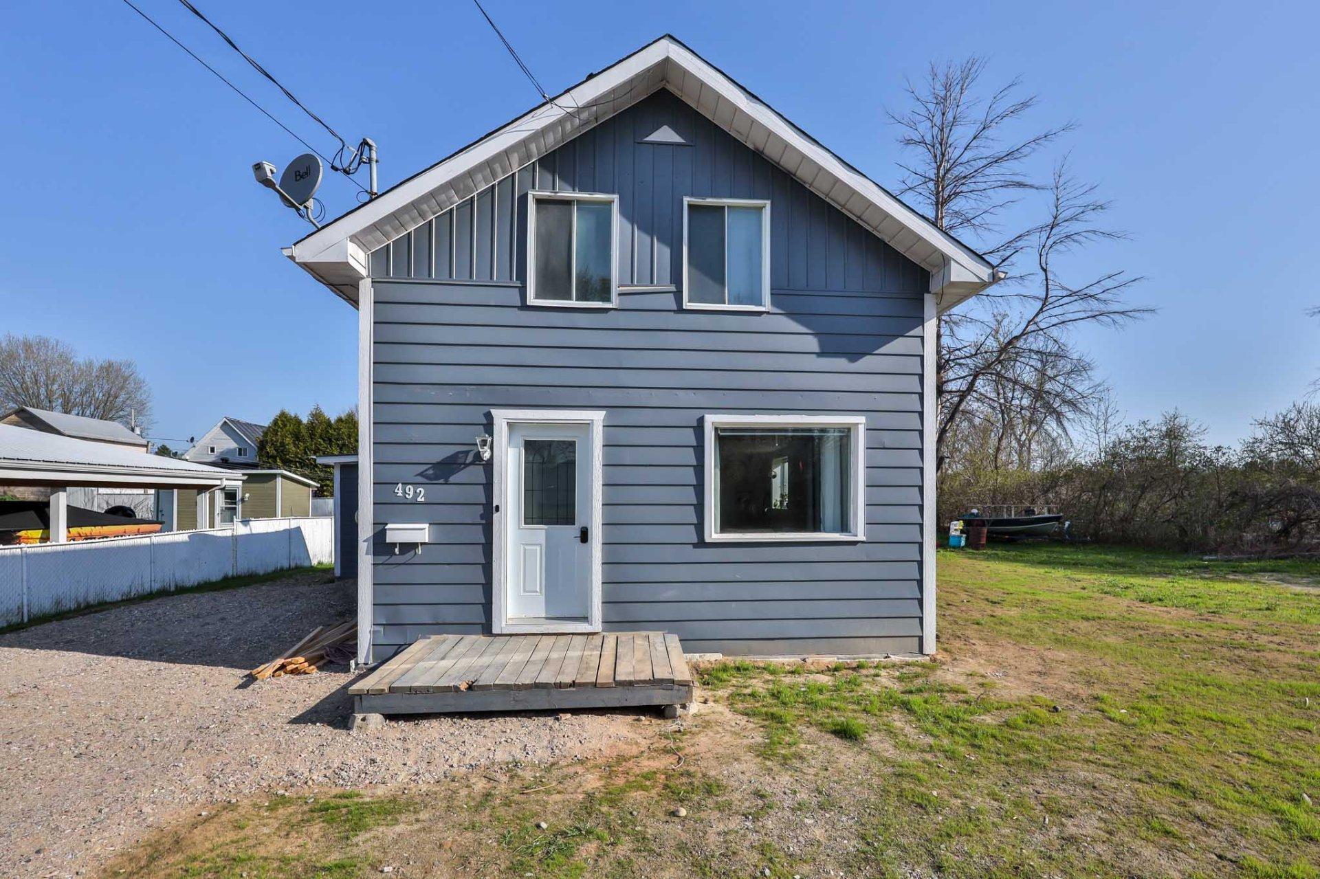 









492


Rue Ste-Anne

,
Maniwaki,




QC
J9E1J7

