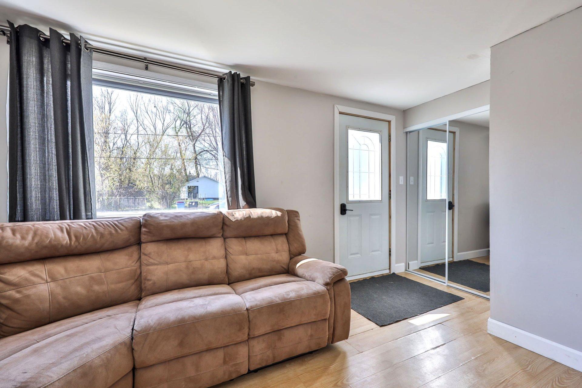 









492


Rue Ste-Anne

,
Maniwaki,




QC
J9E1J7

