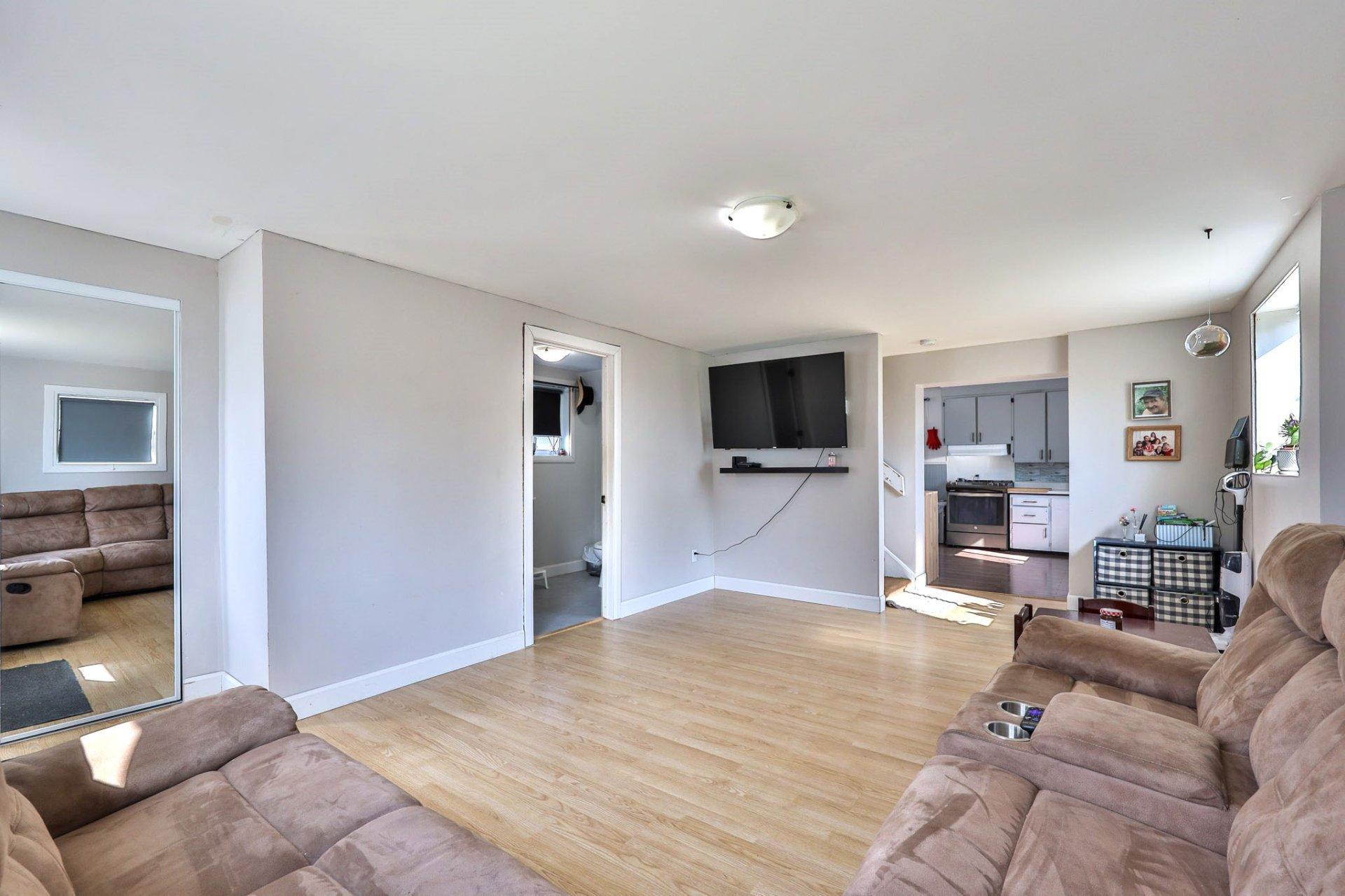 









492


Rue Ste-Anne

,
Maniwaki,




QC
J9E1J7

