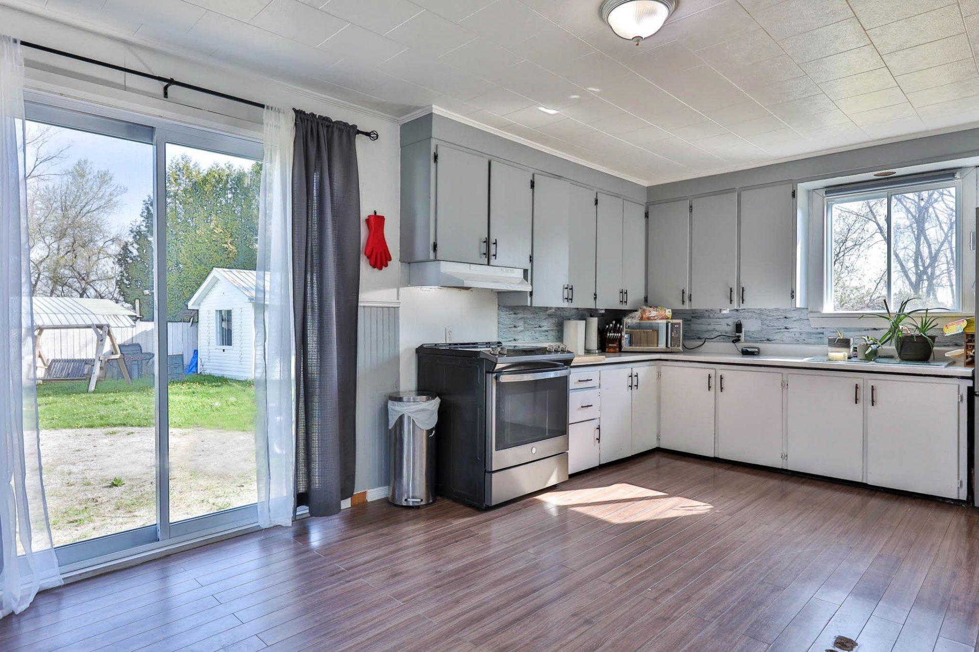 









492


Rue Ste-Anne

,
Maniwaki,




QC
J9E1J7

