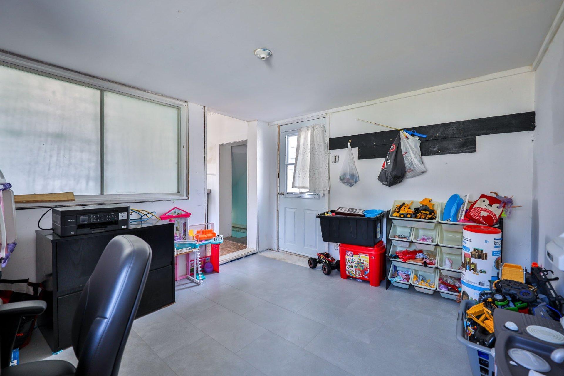 









492


Rue Ste-Anne

,
Maniwaki,




QC
J9E1J7

