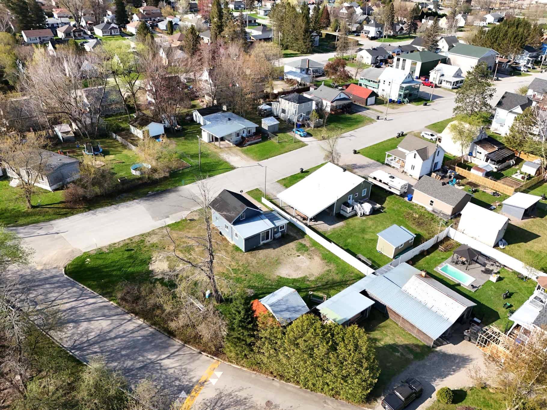 









492


Rue Ste-Anne

,
Maniwaki,




QC
J9E1J7

