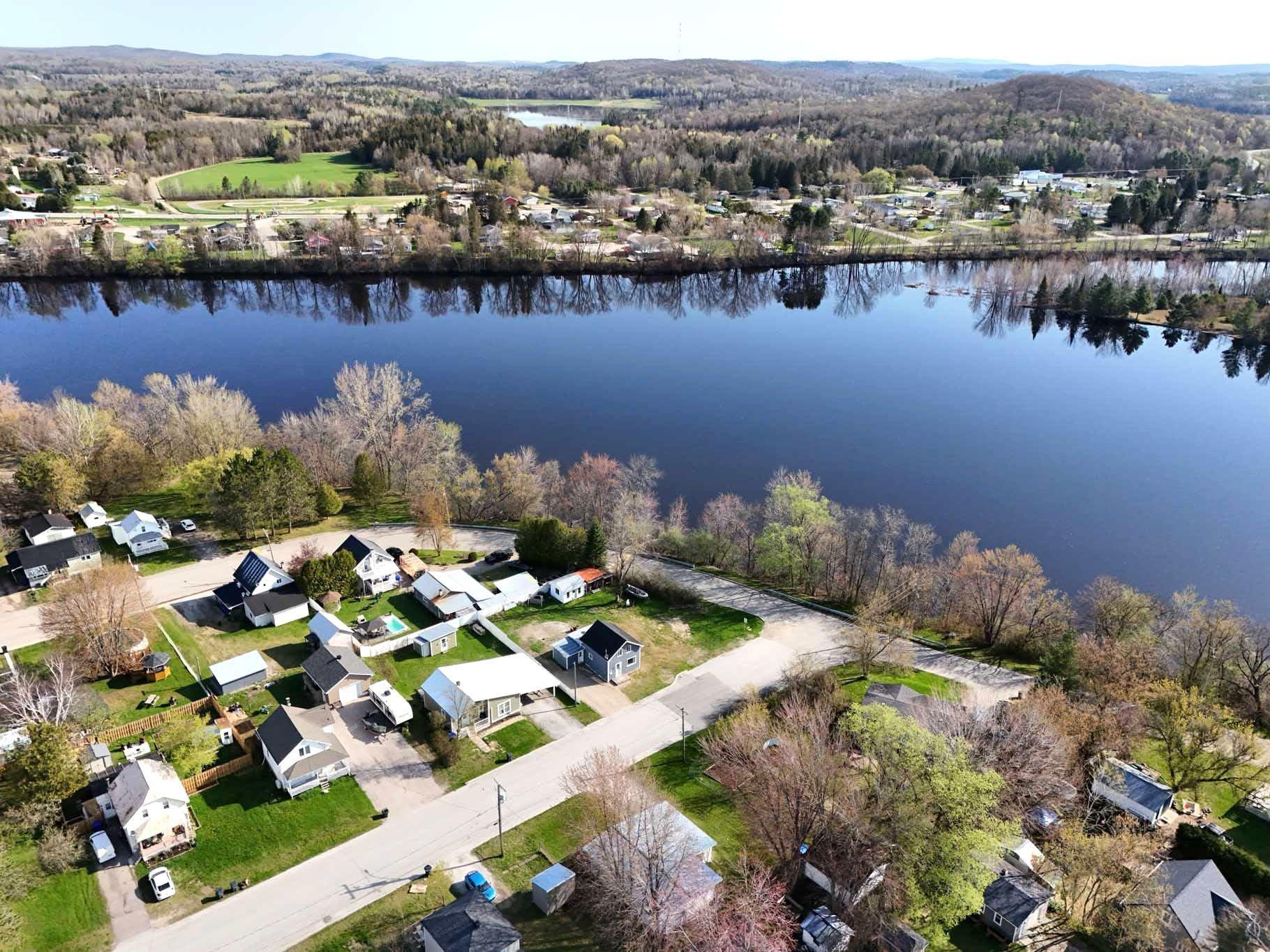 









492


Rue Ste-Anne

,
Maniwaki,




QC
J9E1J7

