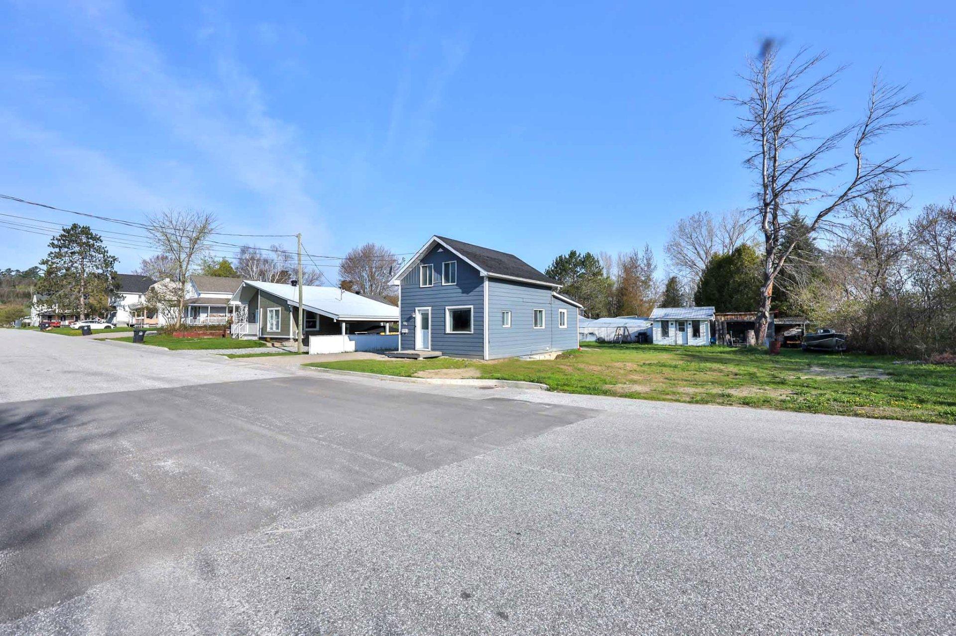 









492


Rue Ste-Anne

,
Maniwaki,




QC
J9E1J7

