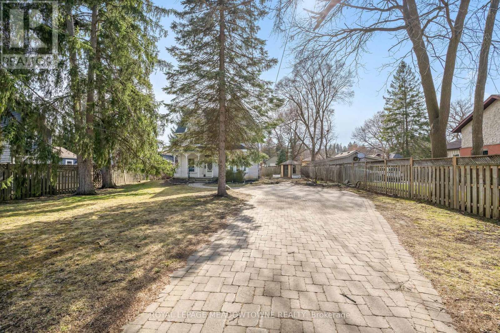 












26 CONFEDERATION STREET

,
Halton Hills,




Ontario
L7G3R6

