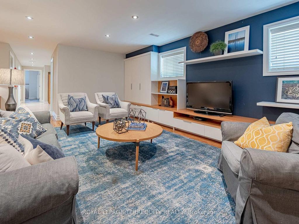 









72


Northbrook

Road,
Toronto,




ON
M4J 4G3


