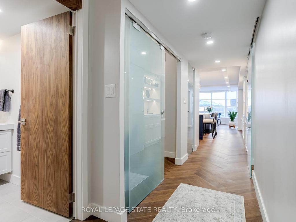 









71


Simcoe

Street, 2201,
Toronto,




ON
M5J 2S9

