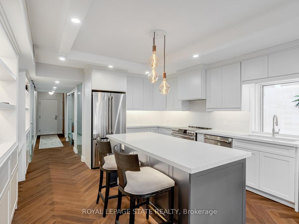 









71


Simcoe

Street, 2201,
Toronto,




ON
M5J 2S9

