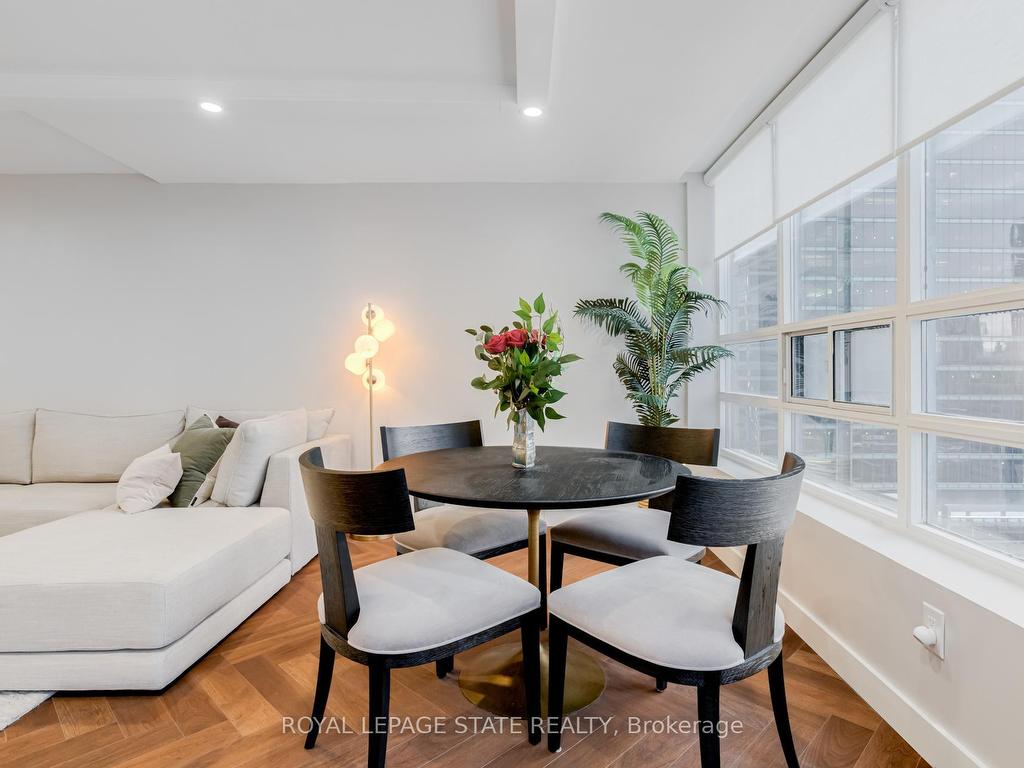 









71


Simcoe

Street, 2201,
Toronto,




ON
M5J 2S9

