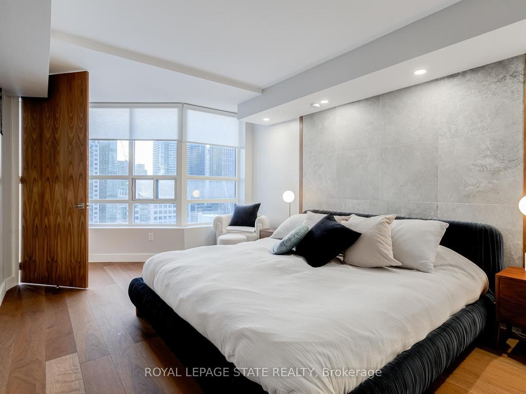 









71


Simcoe

Street, 2201,
Toronto,




ON
M5J 2S9

