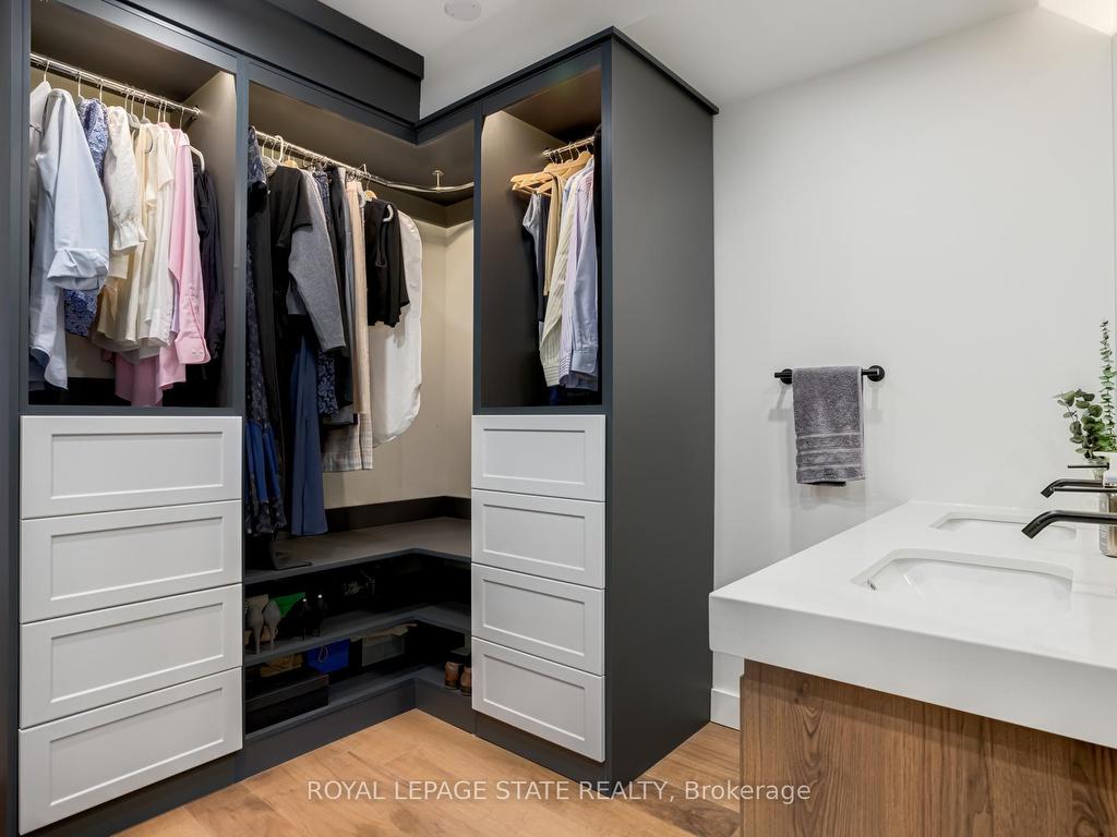 









71


Simcoe

Street, 2201,
Toronto,




ON
M5J 2S9

