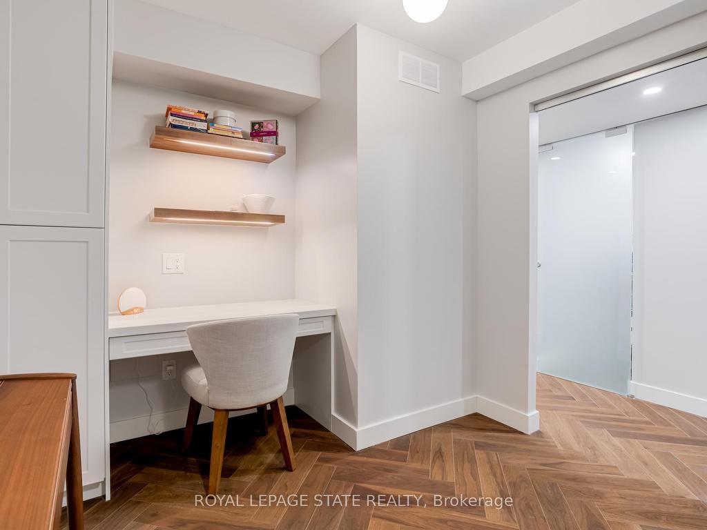 









71


Simcoe

Street, 2201,
Toronto,




ON
M5J 2S9

