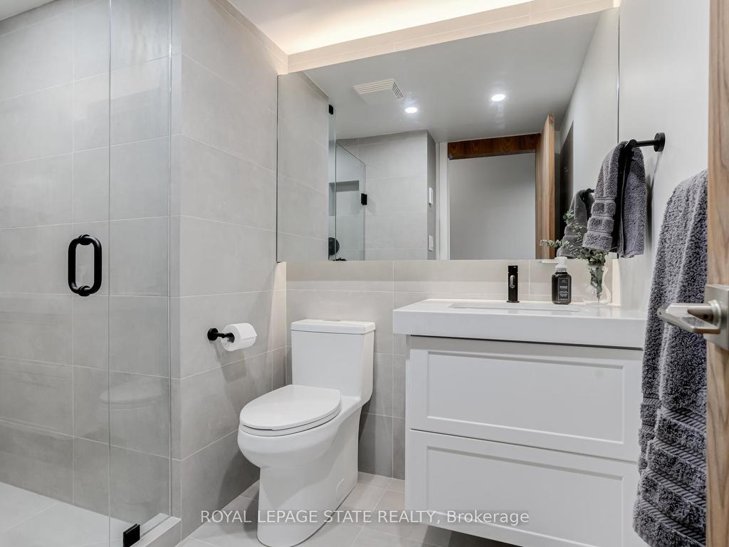 









71


Simcoe

Street, 2201,
Toronto,




ON
M5J 2S9

