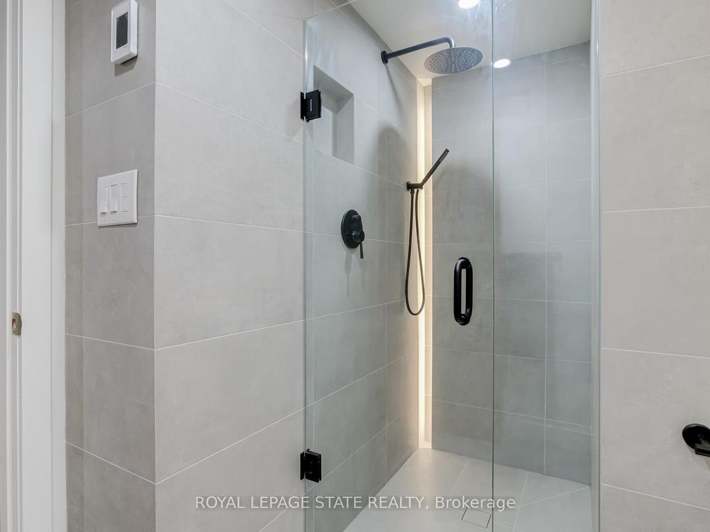 









71


Simcoe

Street, 2201,
Toronto,




ON
M5J 2S9


