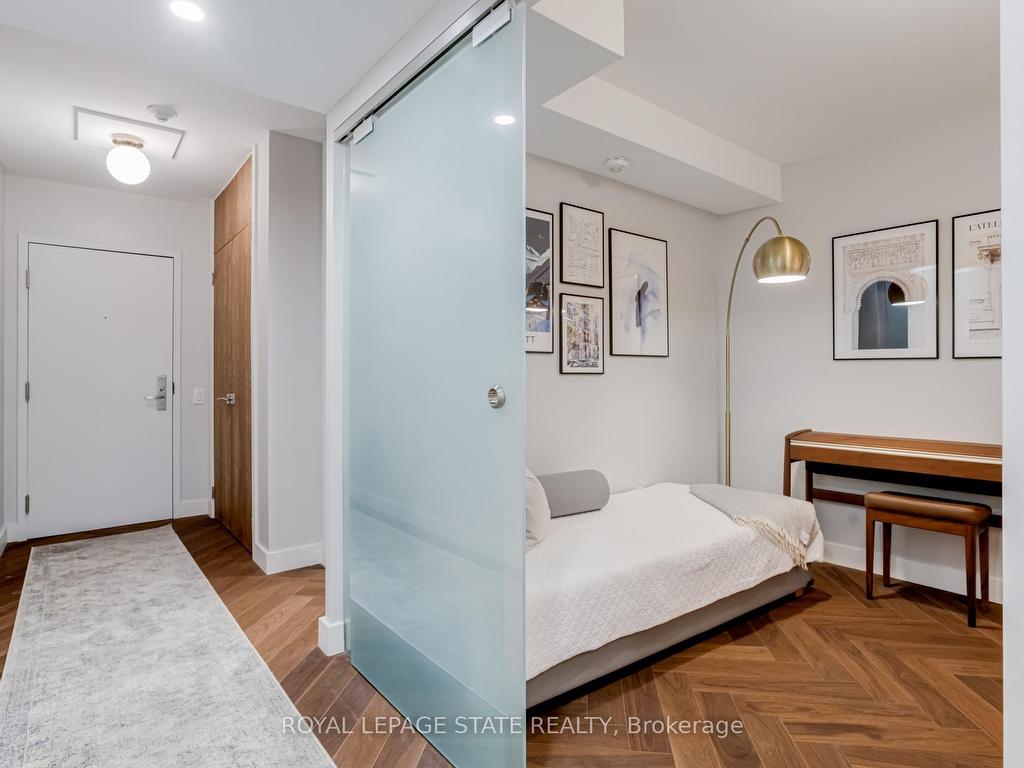 









71


Simcoe

Street, 2201,
Toronto,




ON
M5J 2S9

