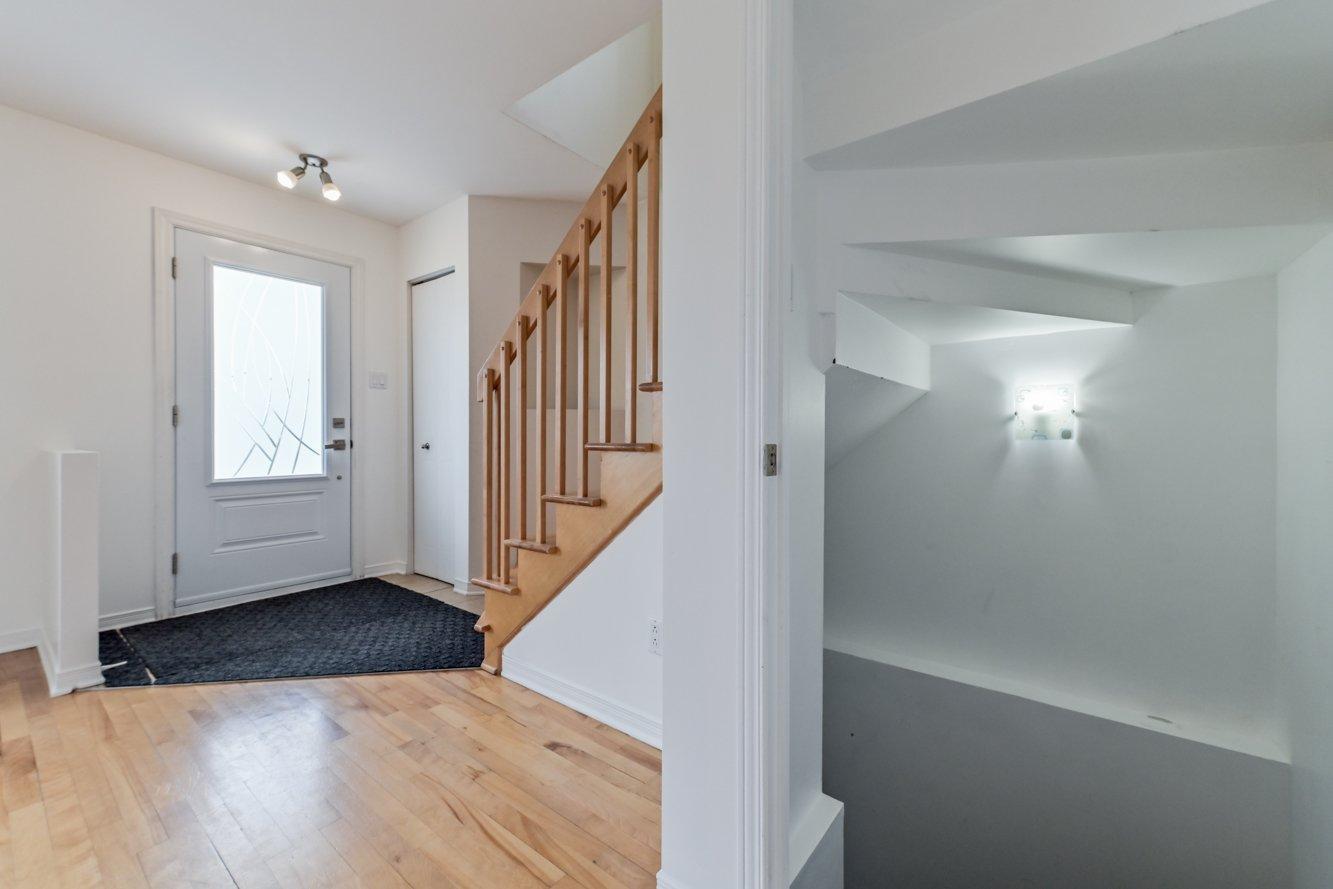 









1495


Ch. St-José

,
La Prairie,




QC
J5R6A9

