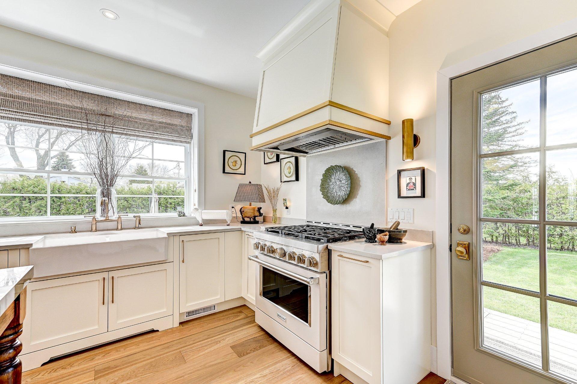 









73


Ch. du Richelieu

,
Saint-Basile-le-Grand,




QC
J3N1K6

