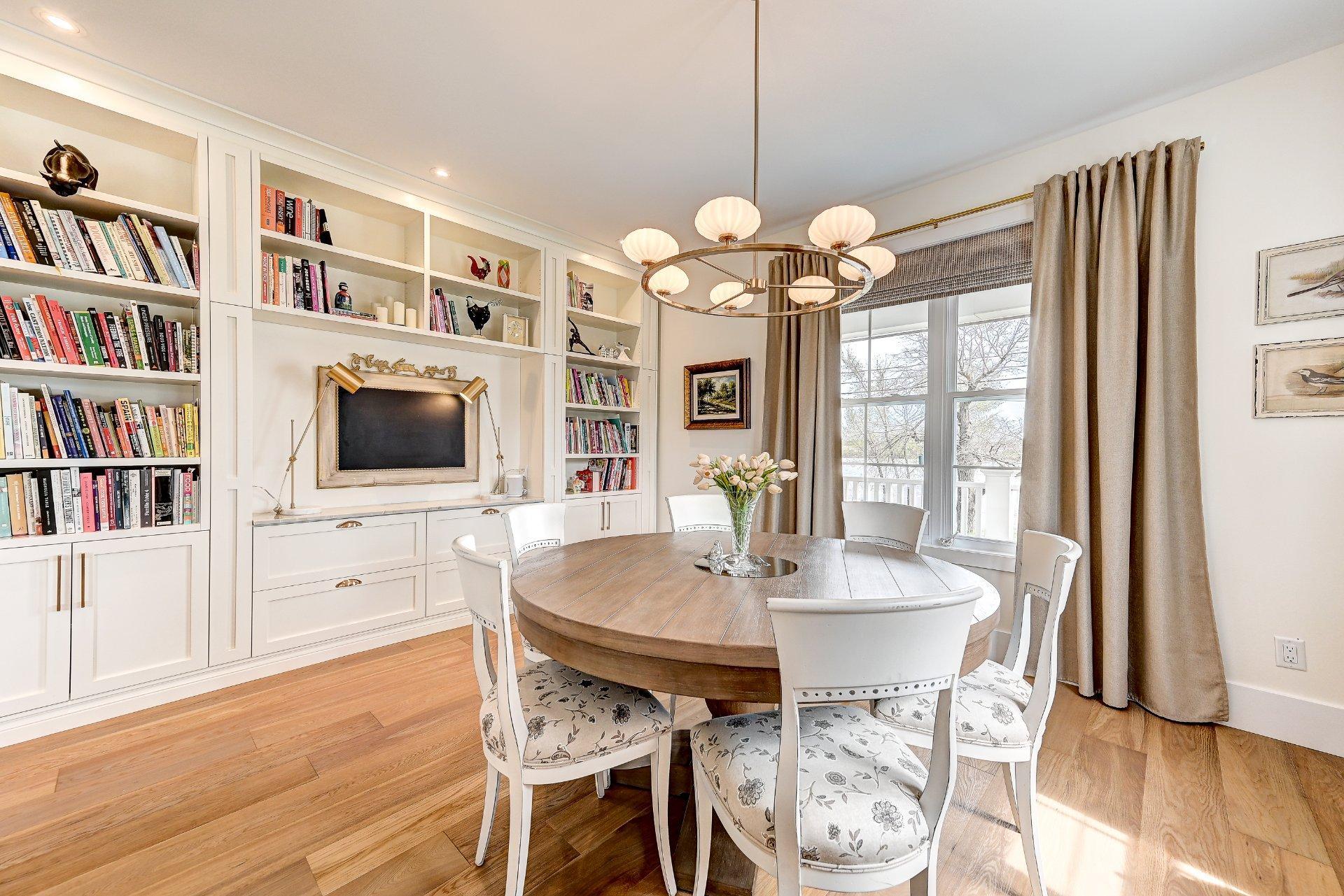 









73


Ch. du Richelieu

,
Saint-Basile-le-Grand,




QC
J3N1K6

