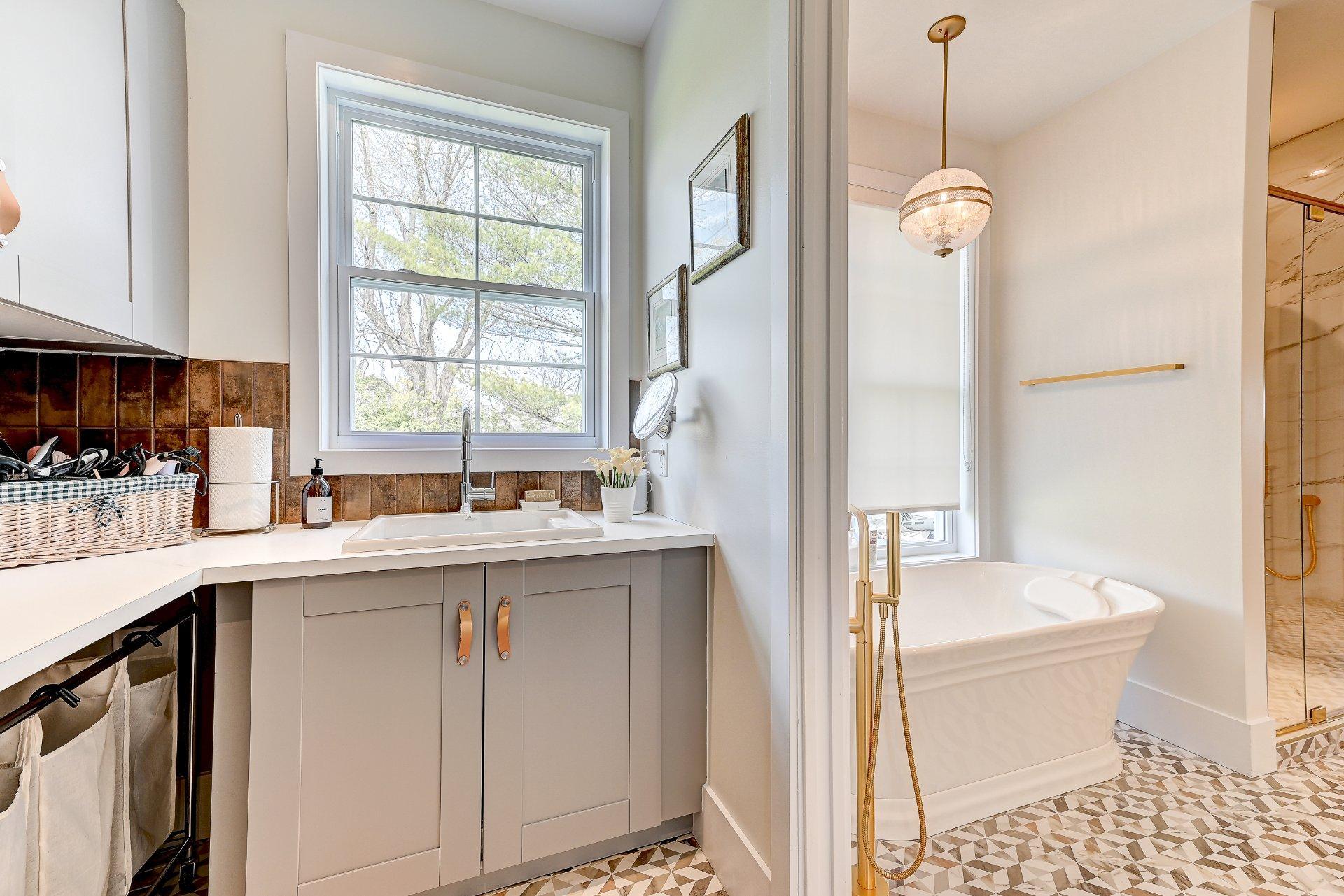 









73


Ch. du Richelieu

,
Saint-Basile-le-Grand,




QC
J3N1K6

