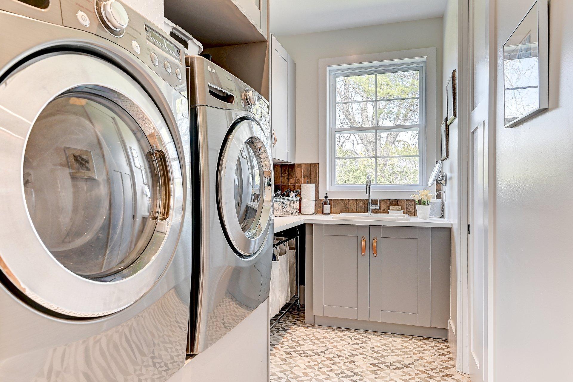 









73


Ch. du Richelieu

,
Saint-Basile-le-Grand,




QC
J3N1K6

