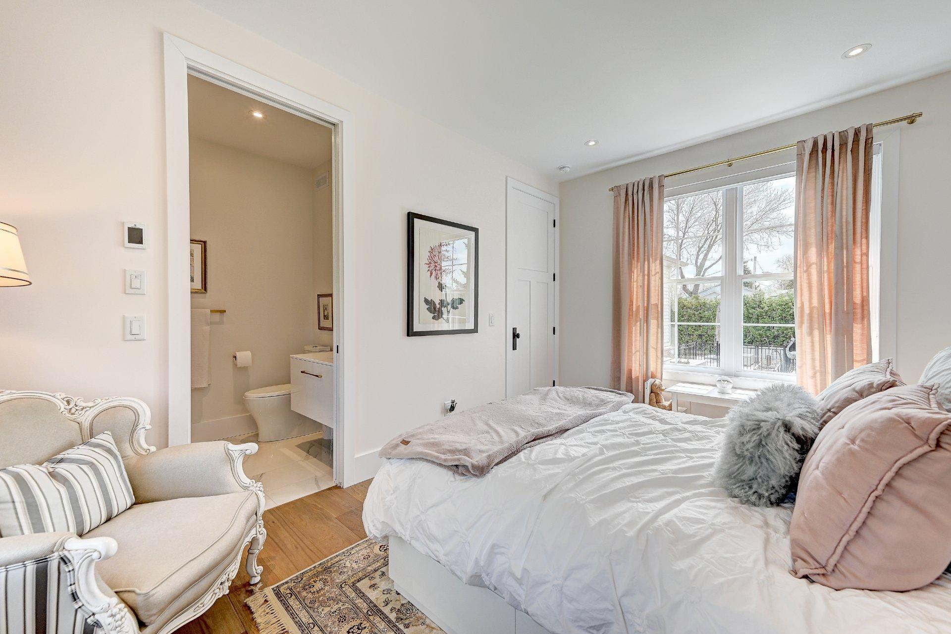 









73


Ch. du Richelieu

,
Saint-Basile-le-Grand,




QC
J3N1K6

