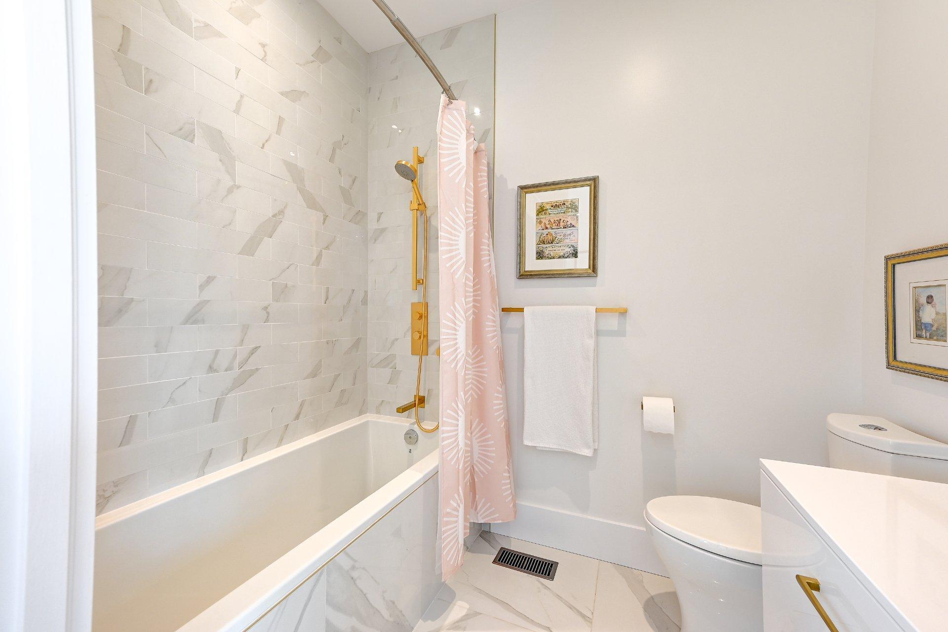 









73


Ch. du Richelieu

,
Saint-Basile-le-Grand,




QC
J3N1K6

