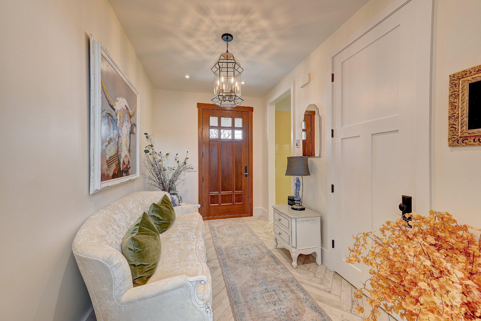 









73


Ch. du Richelieu

,
Saint-Basile-le-Grand,




QC
J3N1K6

