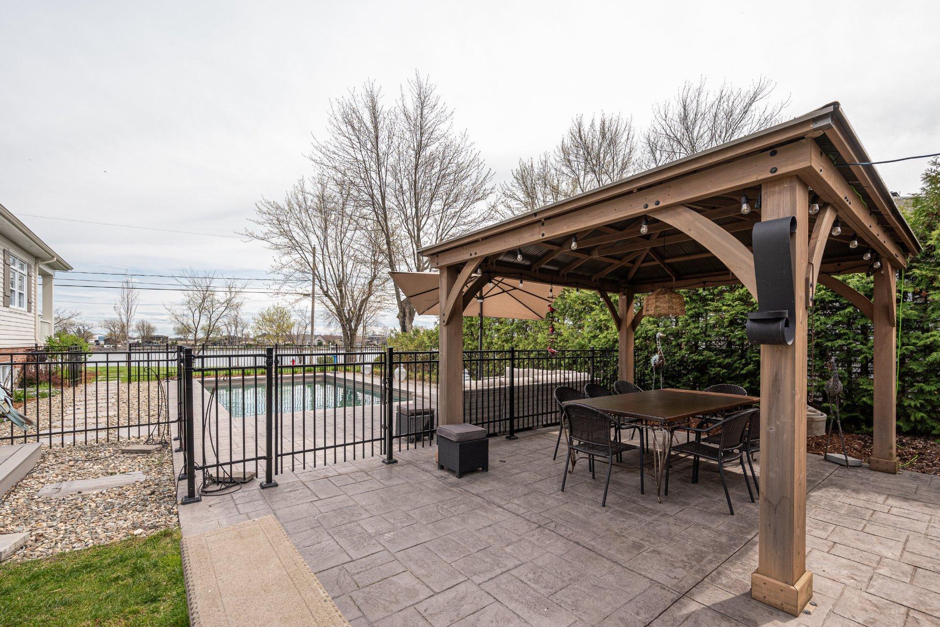 









73


Ch. du Richelieu

,
Saint-Basile-le-Grand,




QC
J3N1K6

