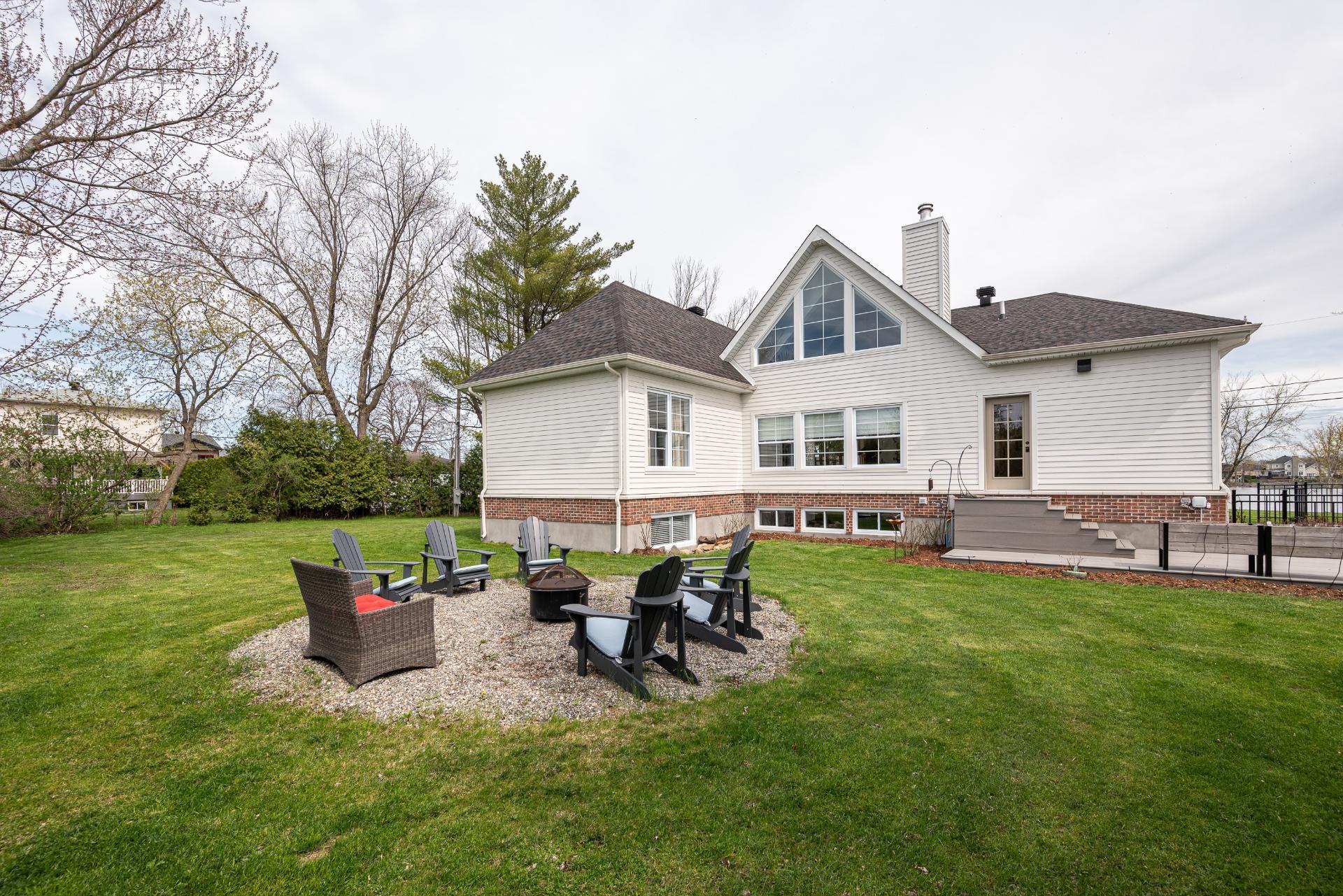 









73


Ch. du Richelieu

,
Saint-Basile-le-Grand,




QC
J3N1K6

