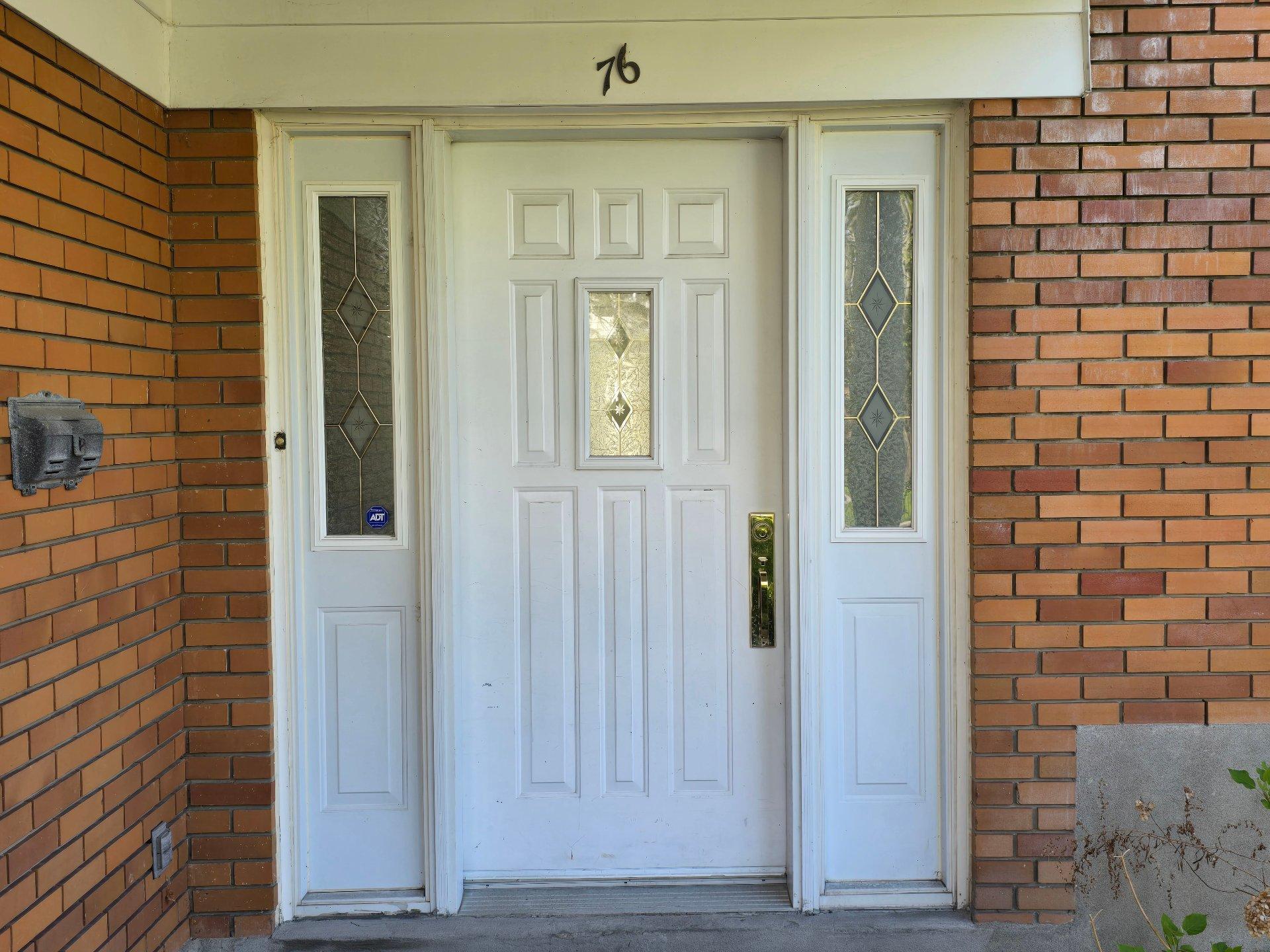 









76


Av. de Somervale Gardens

,
Pointe-Claire,




QC
H9R3H5

