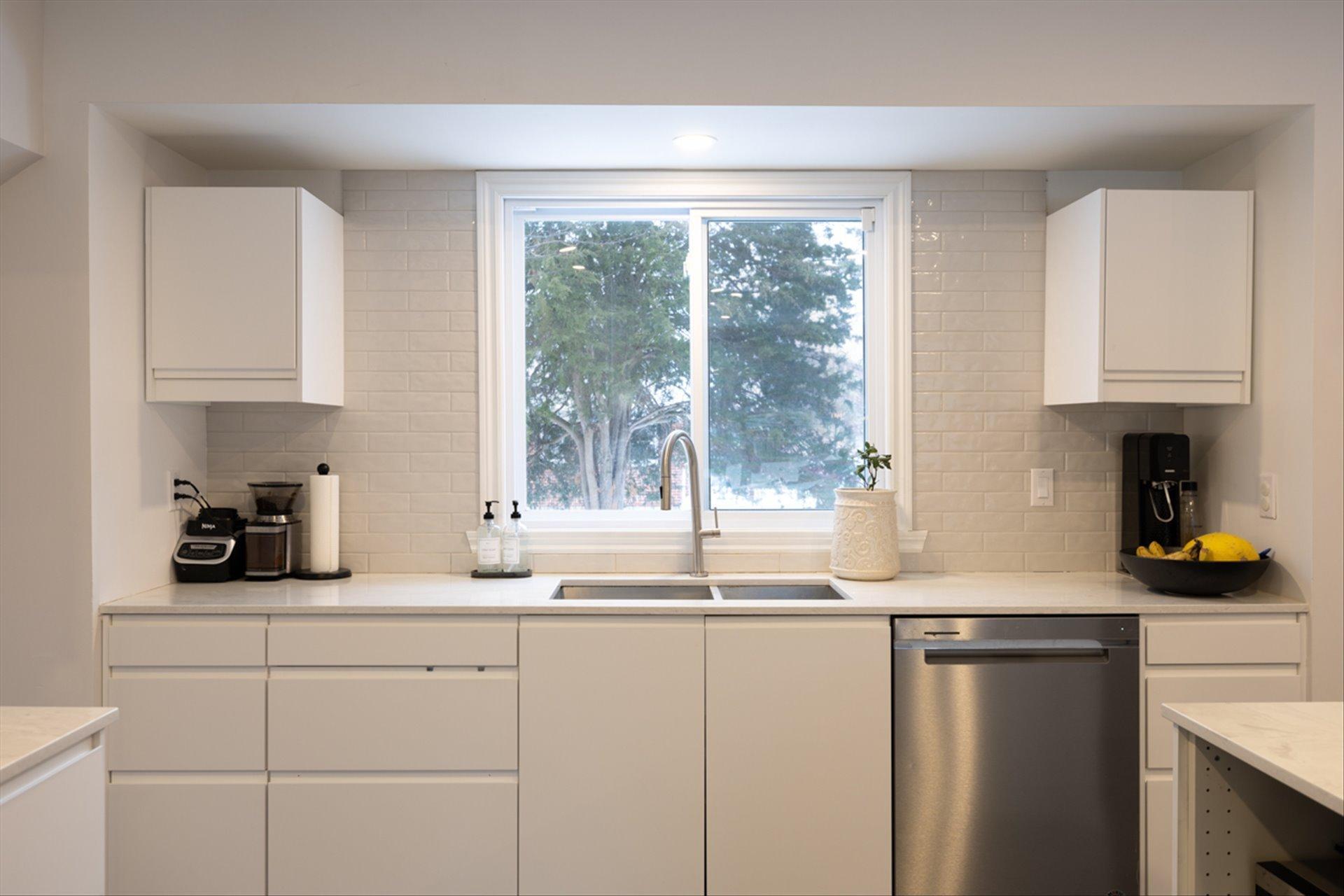 









76


Av. de Somervale Gardens

,
Pointe-Claire,




QC
H9R3H5


