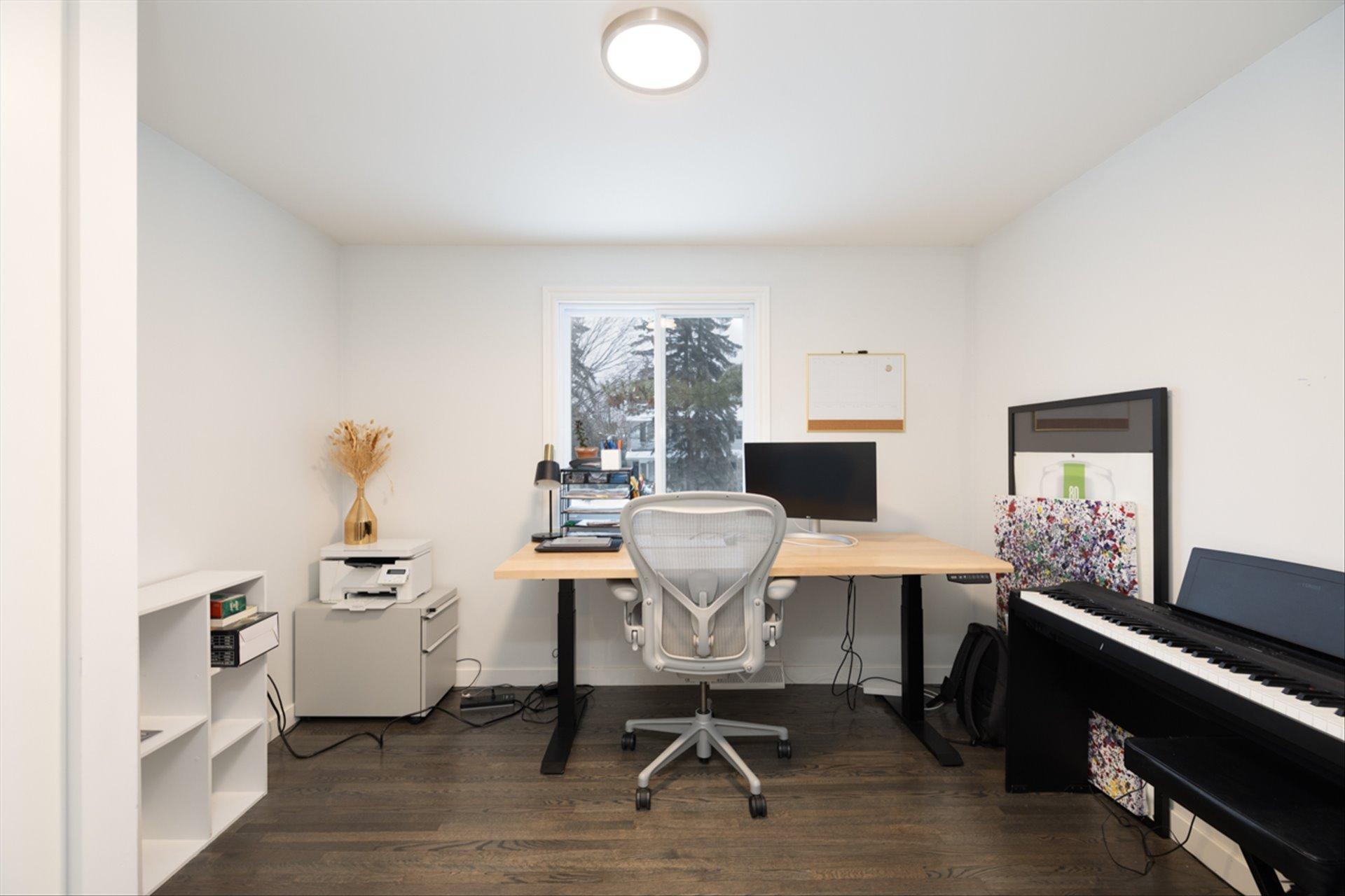 









76


Av. de Somervale Gardens

,
Pointe-Claire,




QC
H9R3H5

