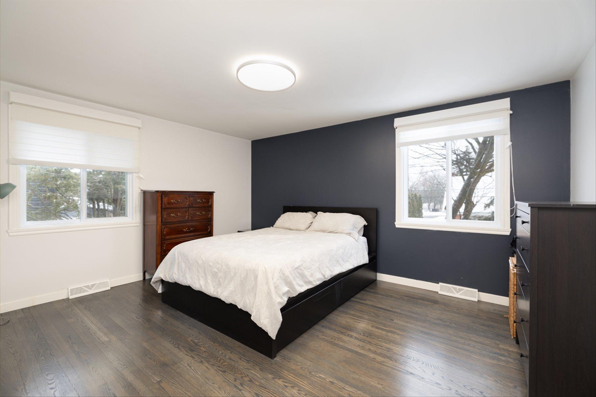 









76


Av. de Somervale Gardens

,
Pointe-Claire,




QC
H9R3H5

