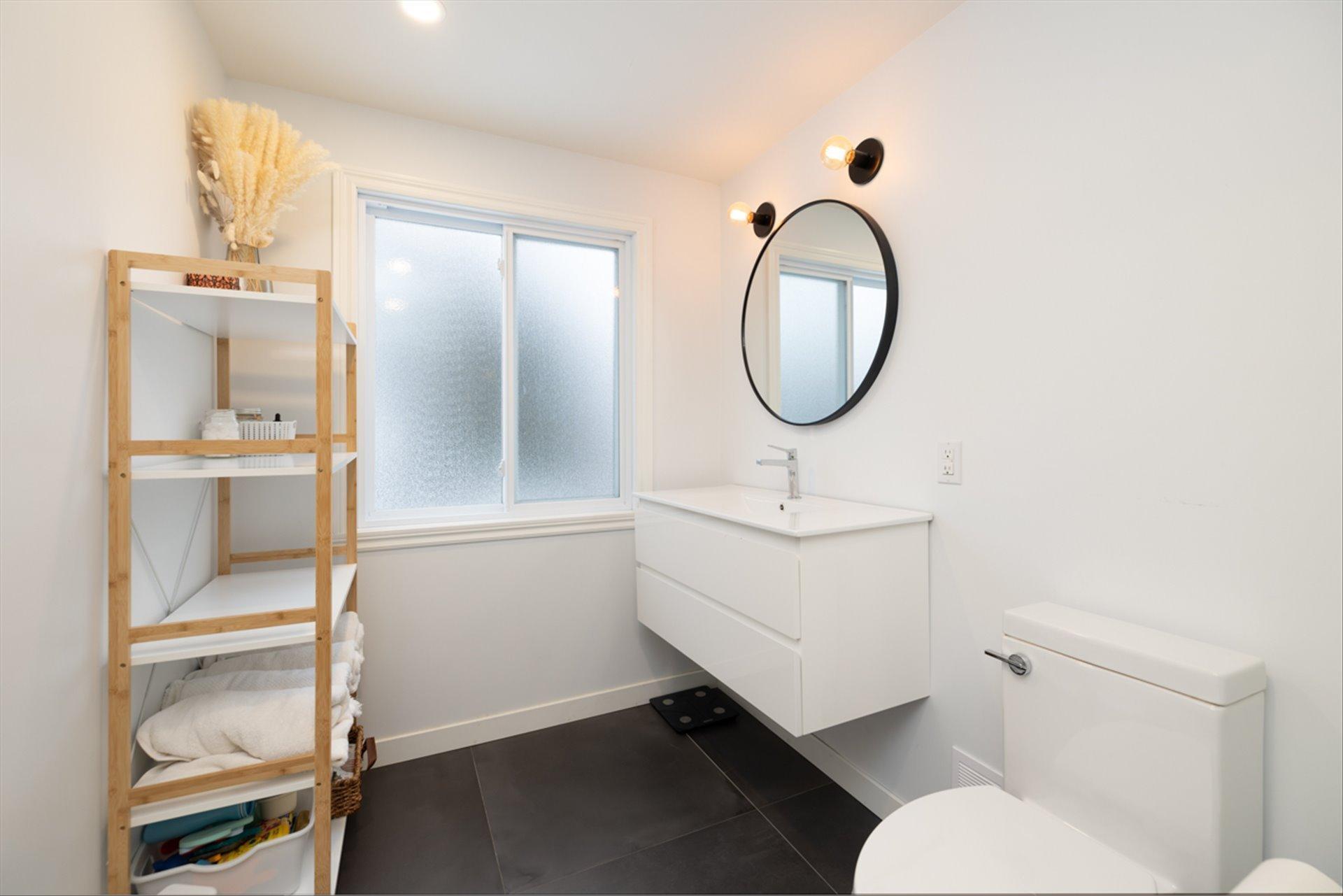 









76


Av. de Somervale Gardens

,
Pointe-Claire,




QC
H9R3H5

