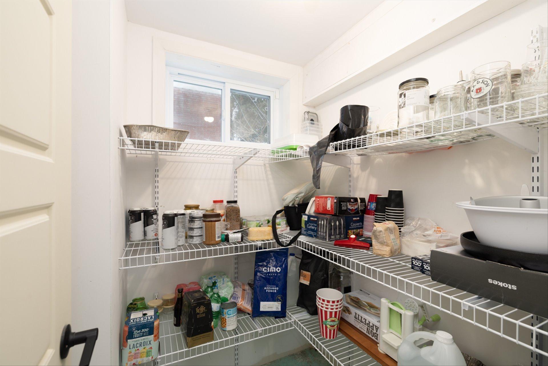 









76


Av. de Somervale Gardens

,
Pointe-Claire,




QC
H9R3H5

