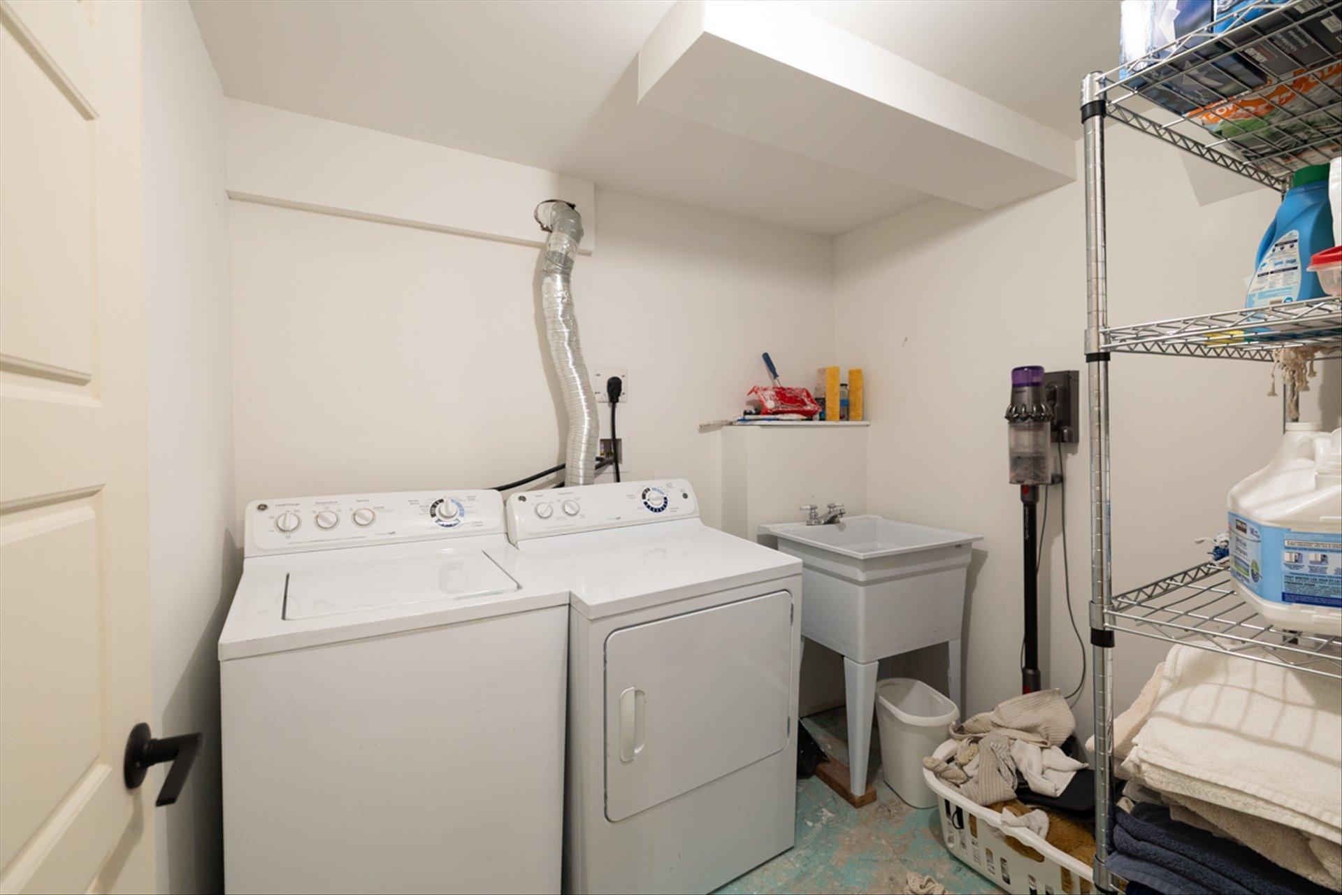 









76


Av. de Somervale Gardens

,
Pointe-Claire,




QC
H9R3H5

