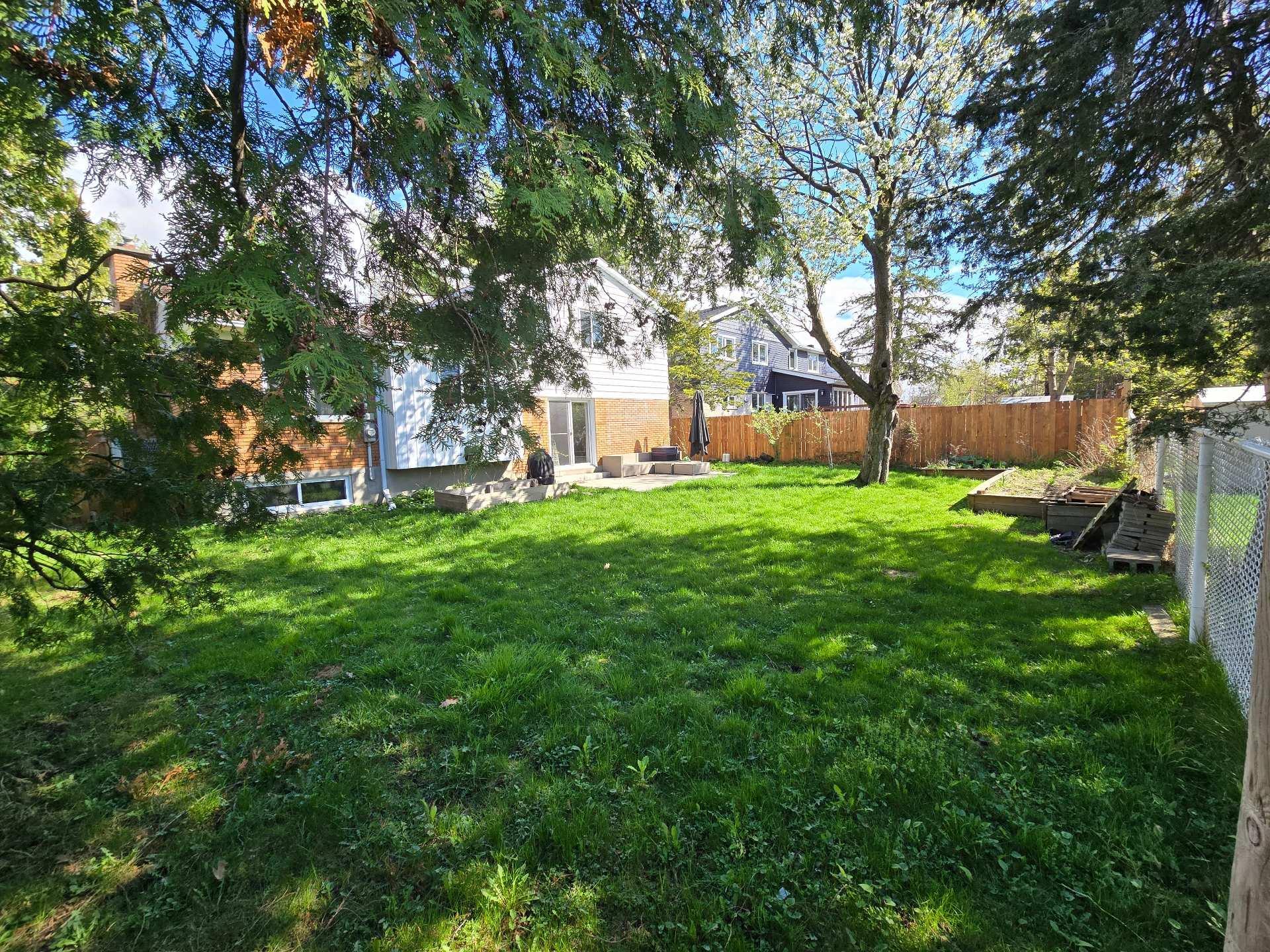 









76


Av. de Somervale Gardens

,
Pointe-Claire,




QC
H9R3H5

