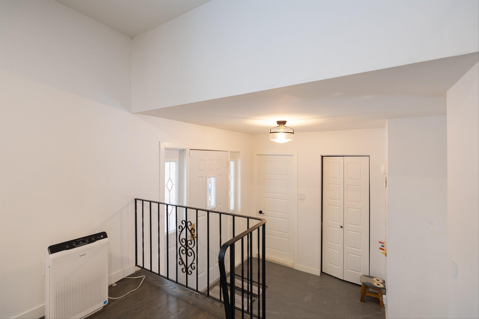 









76


Av. de Somervale Gardens

,
Pointe-Claire,




QC
H9R3H5

