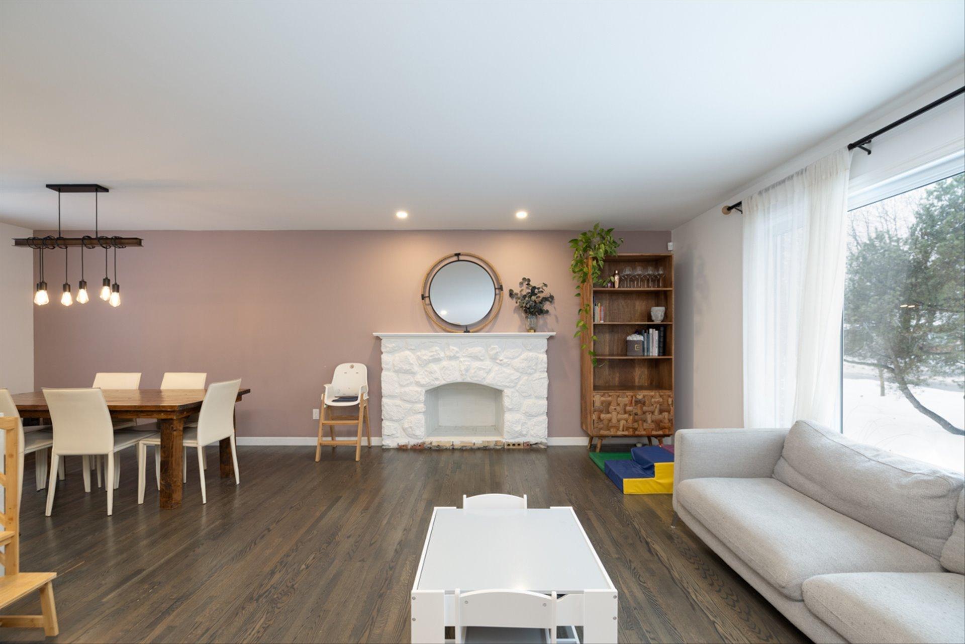 









76


Av. de Somervale Gardens

,
Pointe-Claire,




QC
H9R3H5

