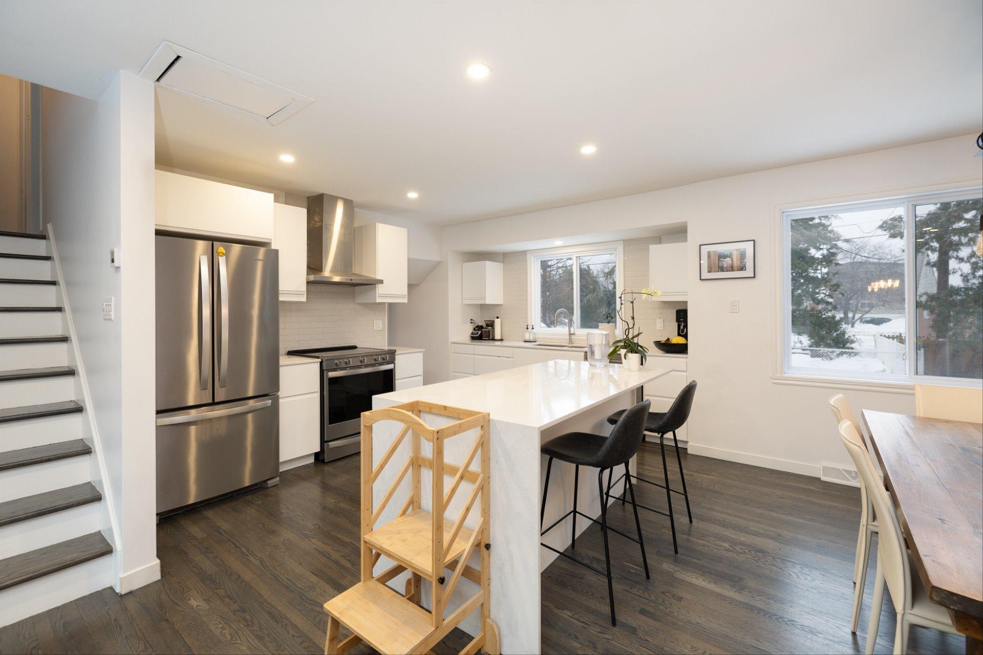 









76


Av. de Somervale Gardens

,
Pointe-Claire,




QC
H9R3H5

