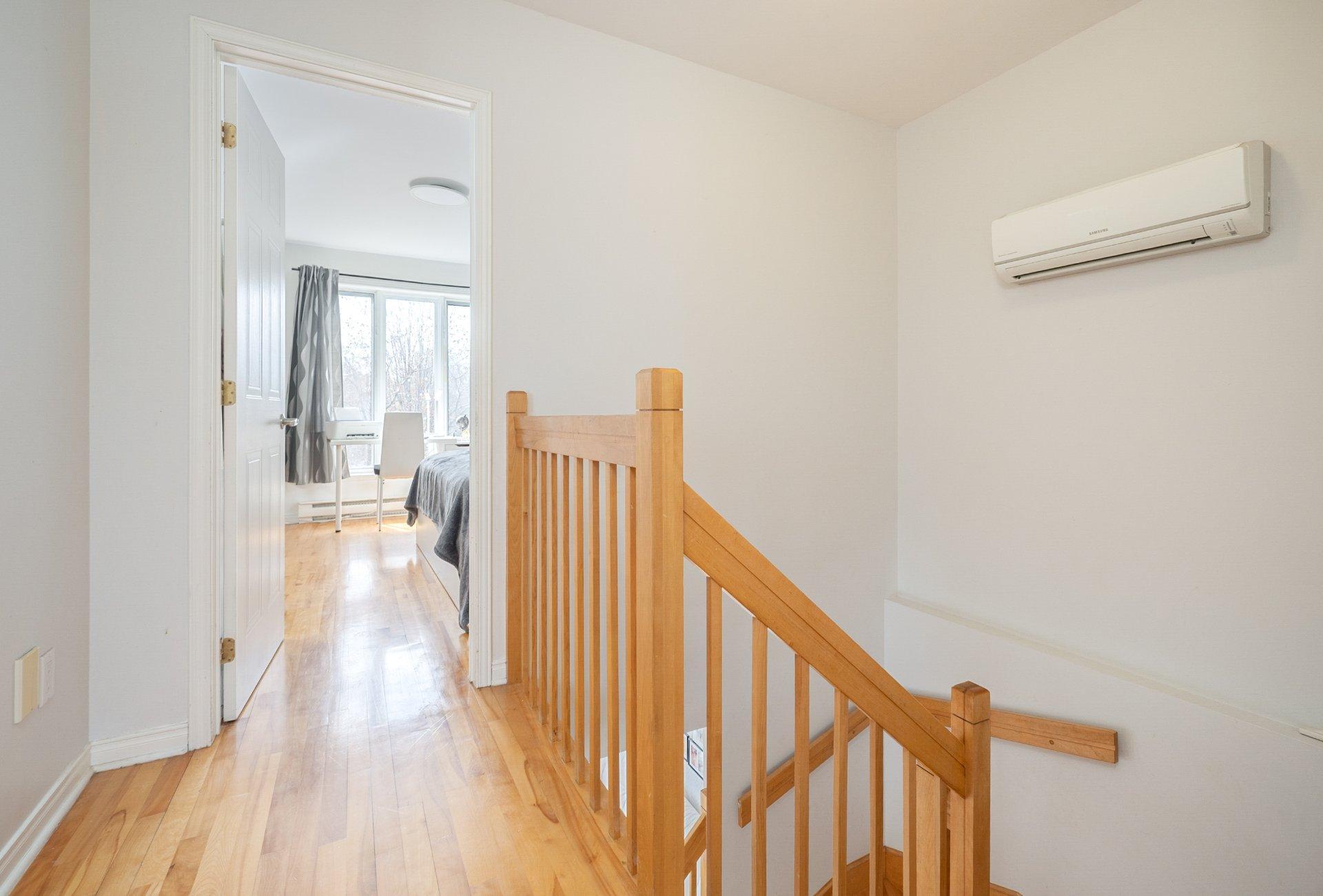 









3140


Rue Archambault

,
Longueuil (Le Vieux-Longueuil),




QC
J4M2W3

