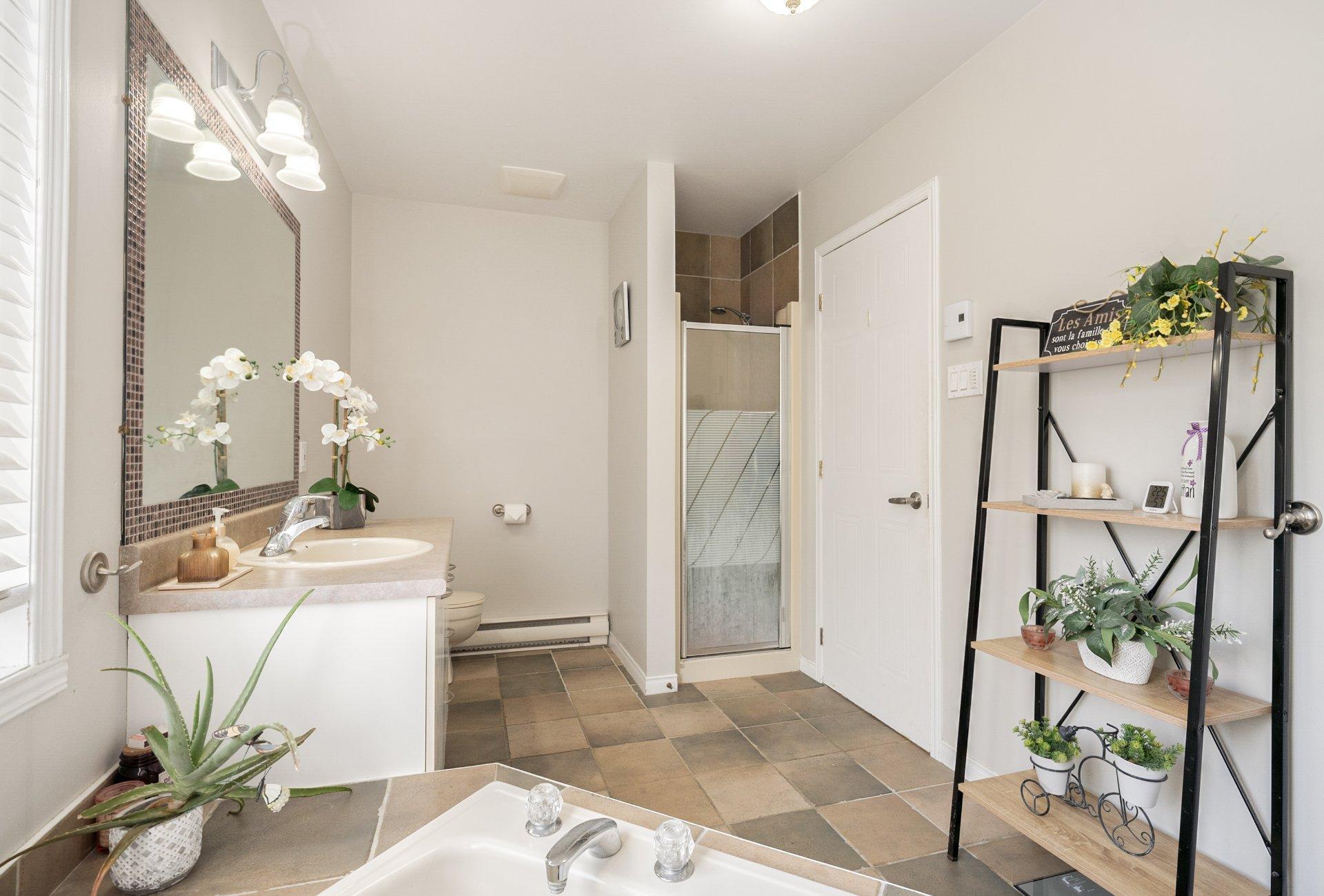 









3140


Rue Archambault

,
Longueuil (Le Vieux-Longueuil),




QC
J4M2W3

