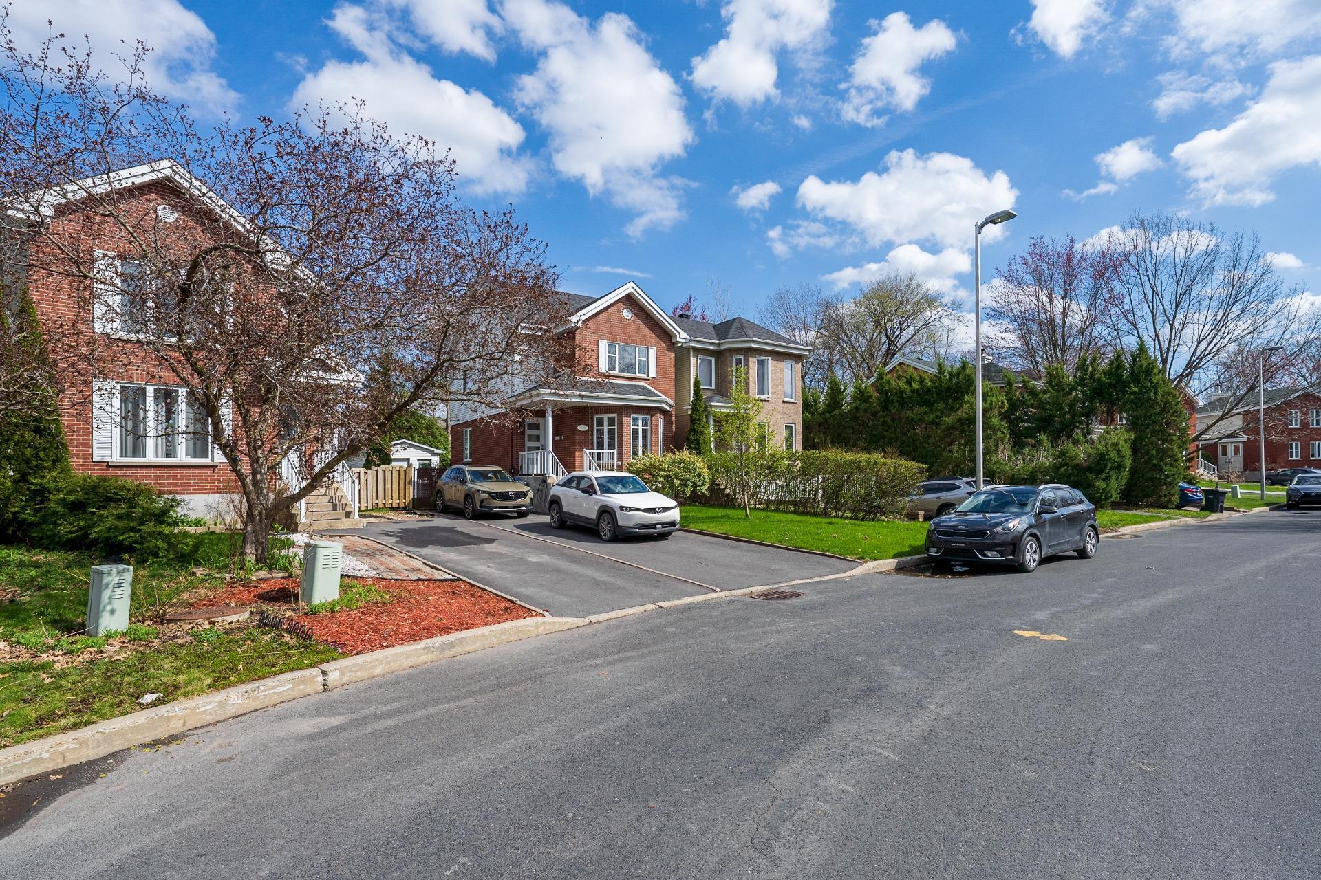 









3140


Rue Archambault

,
Longueuil (Le Vieux-Longueuil),




QC
J4M2W3


